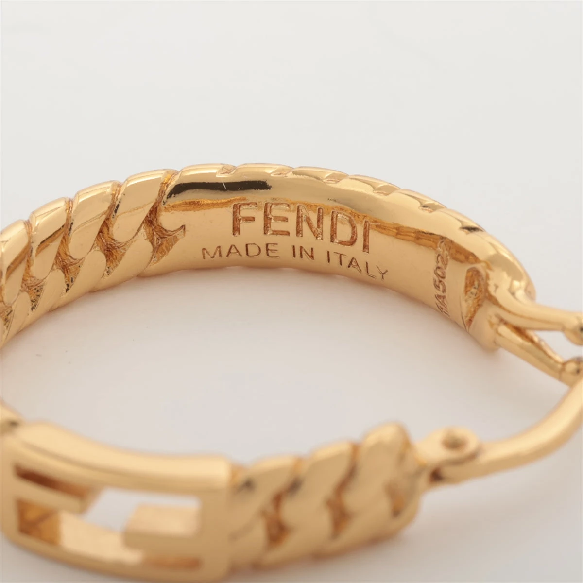 フェンディ バゲット ピアス(両耳用) GP ゴールド A2811697