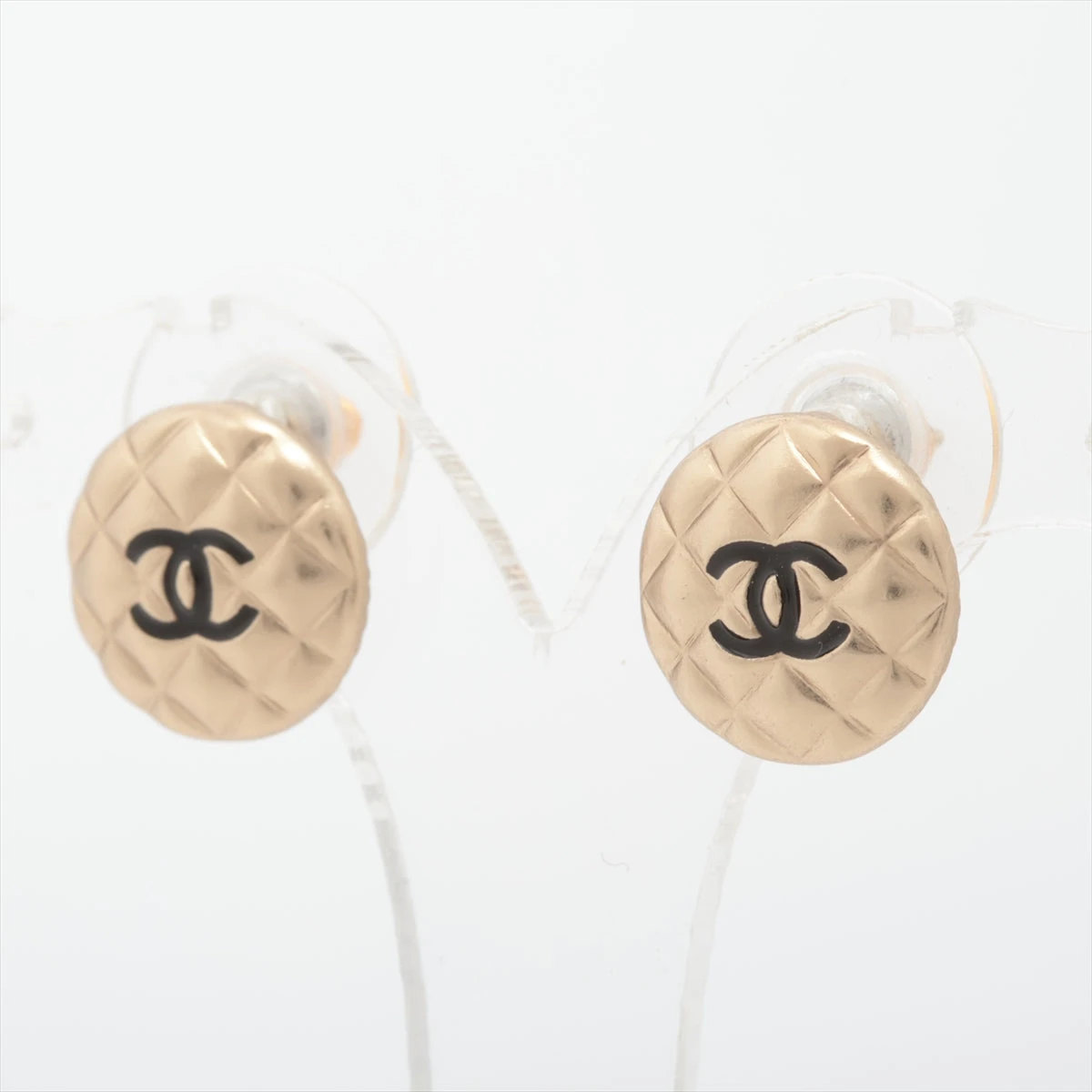 CHANEL【正規品】マトラッセピアスA18B CHANEL【正規品】マトラッセピアスA18B