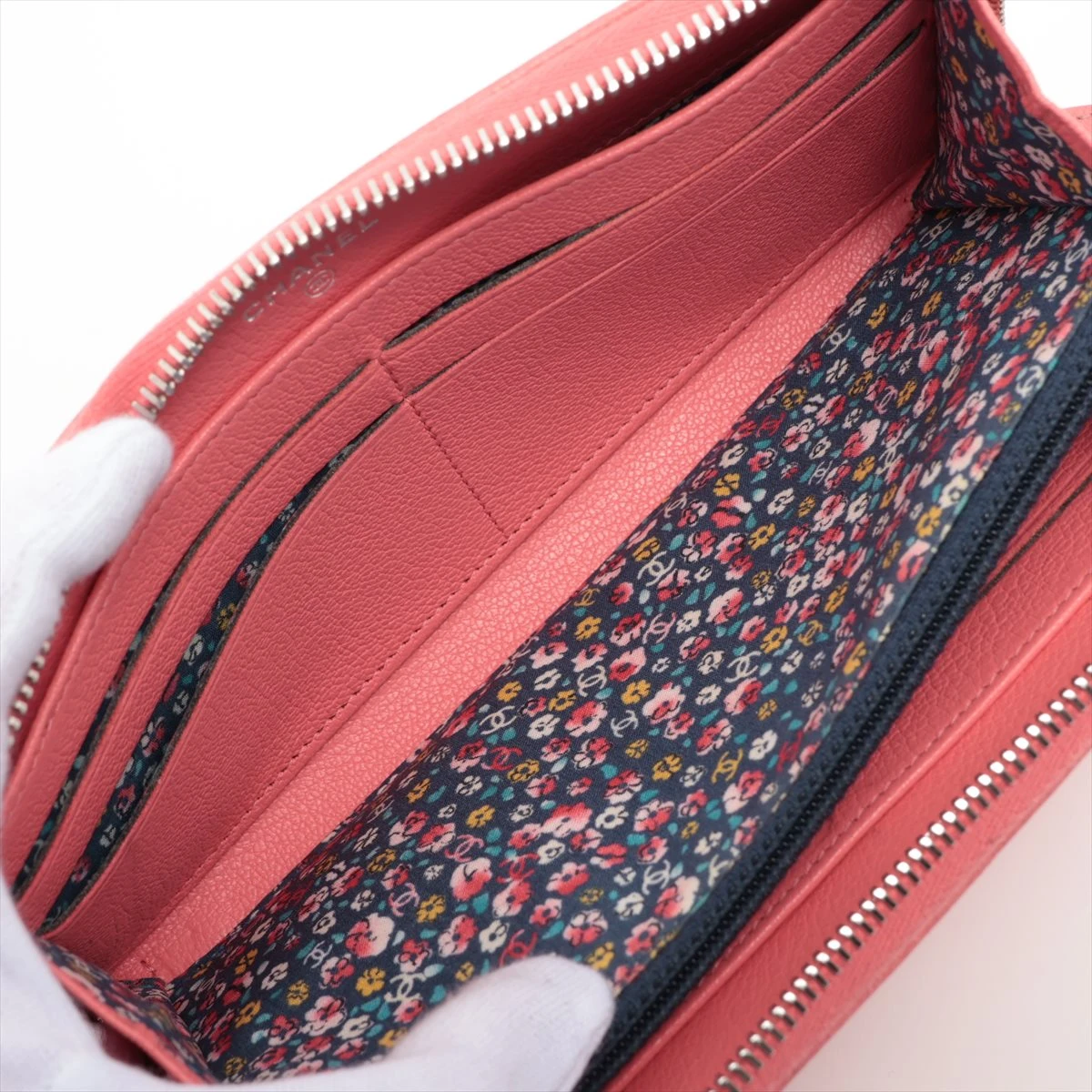 シャネル ラッキークローバー レザー ラウンドジップウォレット ピンク