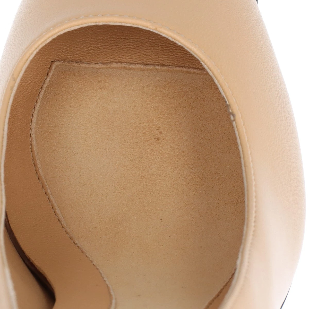 CHANEL パール　ロゴ付き　パンプス　ベージュ・ブラック　39 1/2 CHANEL パール ロゴ付き パンプス ベージュ・ブラック 39 1/2