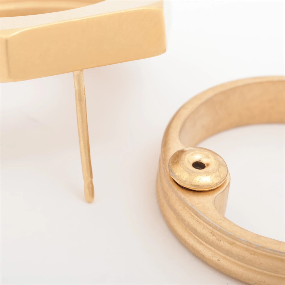 メゾンマルジェラ ピアス(片耳用) GP ゴールド ボルト＆ナット カット