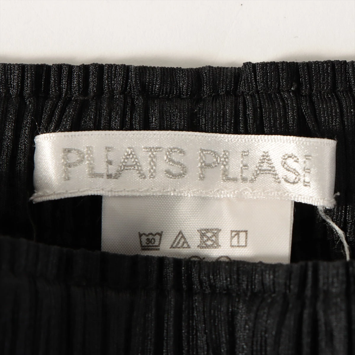 プリーツプリーズ　ブラック　3 パンツ　ポケットあり PLEATS PLEASE ISSEY MIYAKE - PLEATS PLEASE(プリーツプリーズ