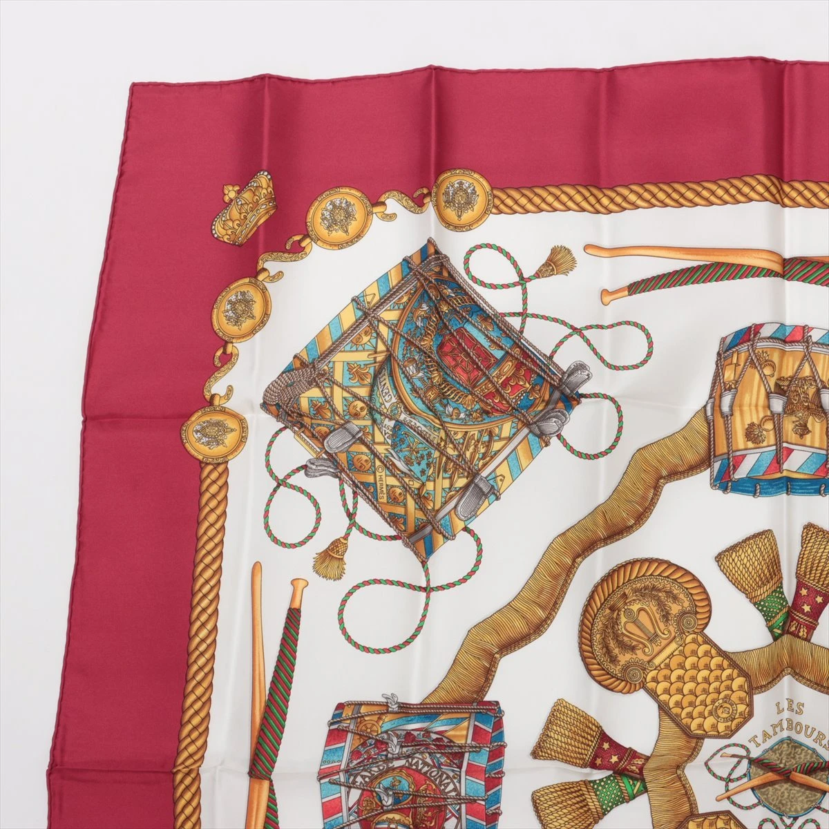 合馬公式アカウント2カレ 90 シルク LES TAMBOURS スカーフ HERMES(エルメス) カレ90 LES TAMBOURS タンブールの太鼓王冠