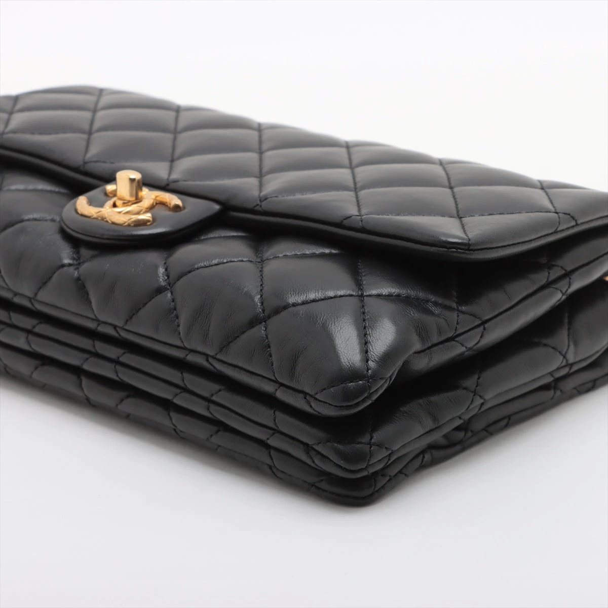 シャネル マトラッセ レザー チェーンショルダーバッグ ブラック