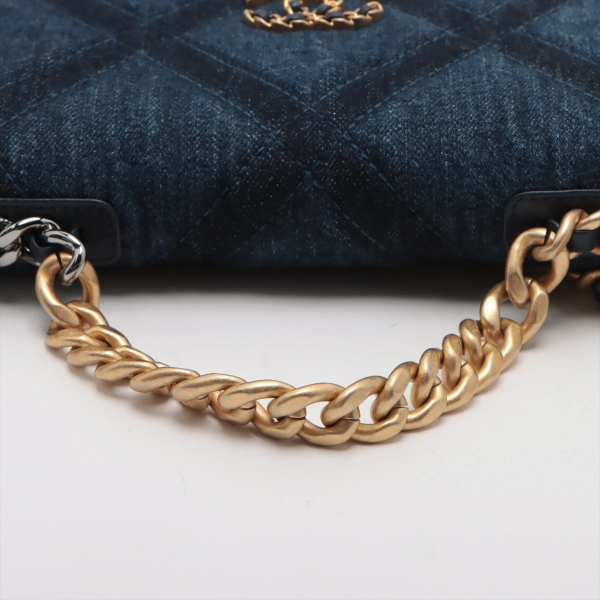 ★上品なデニム生地★CHANEL チェーンウォレット シャネル デニムチェーンウォレット 長さ調節可能♪ (CHANEL