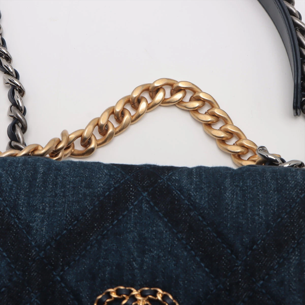 VINTAGE シャネル CHANEL19 チェーンウォレット ブルー 極美品 CHANEL シャネル WOC チェーンウォレット 二つ折り財布