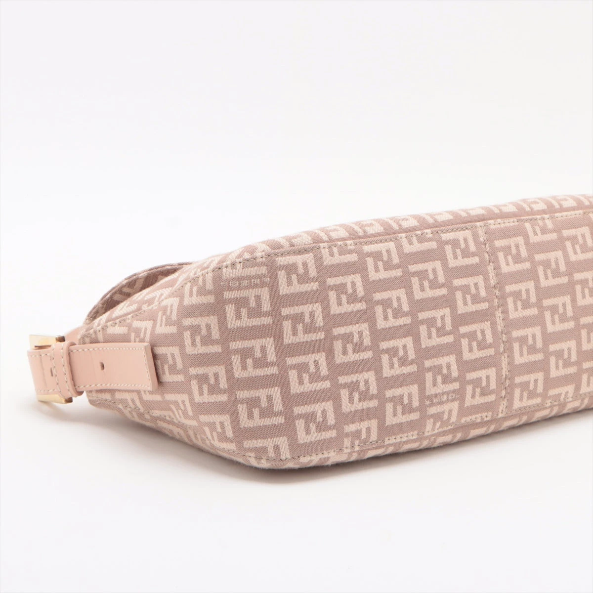 フェンディ マンマバケット ショルダーバッグ ズッキーノ FF レザー FENDI フェンディ ズッキーノ マンマバケット ショルダーバッグ