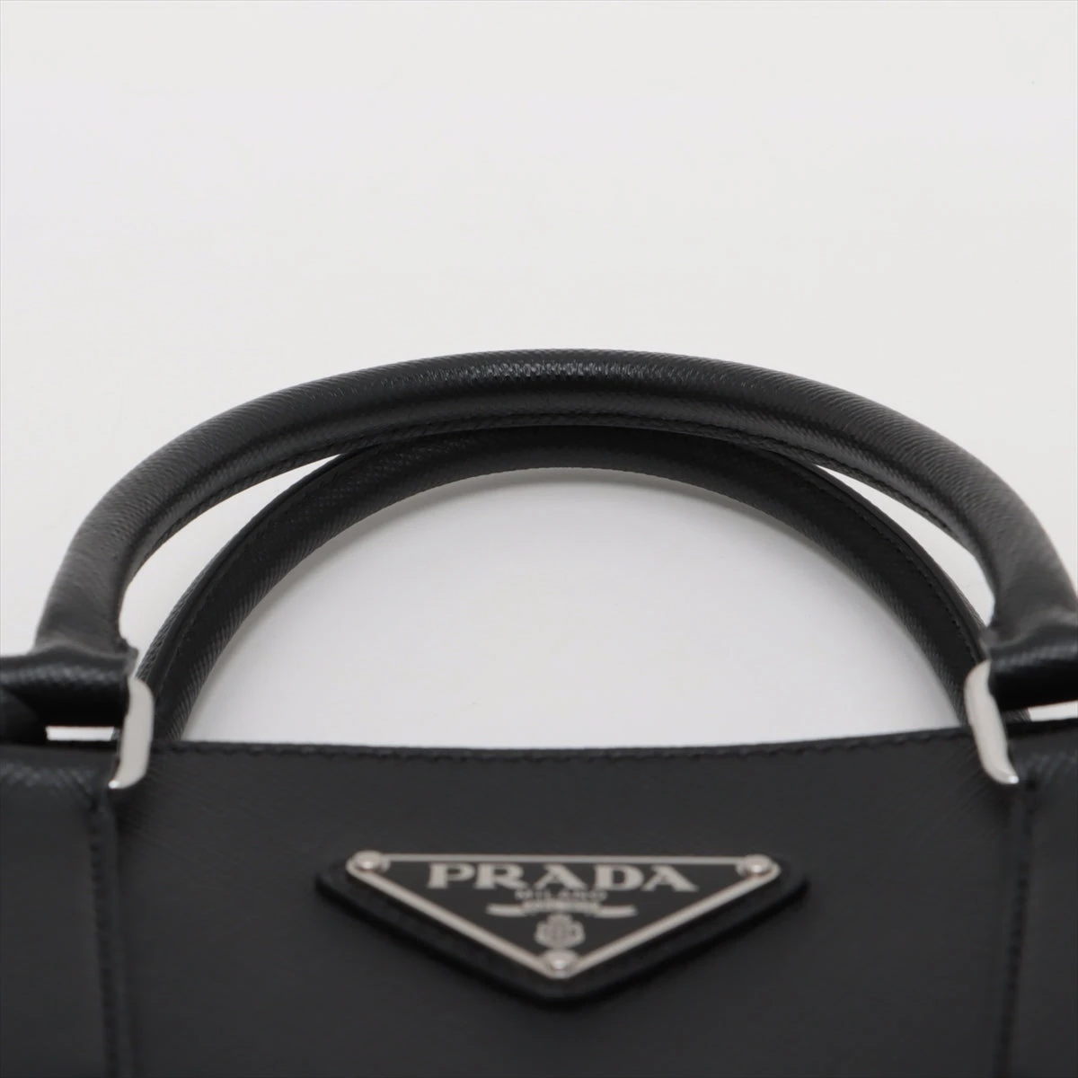 【良品】ハイクラス　ハンドバッグ　2WAY　ショルダー　サフィアーノ レザー　黒 プラダ サフィアーノレザー 2way ミニ ハンドバッグ ショルダー