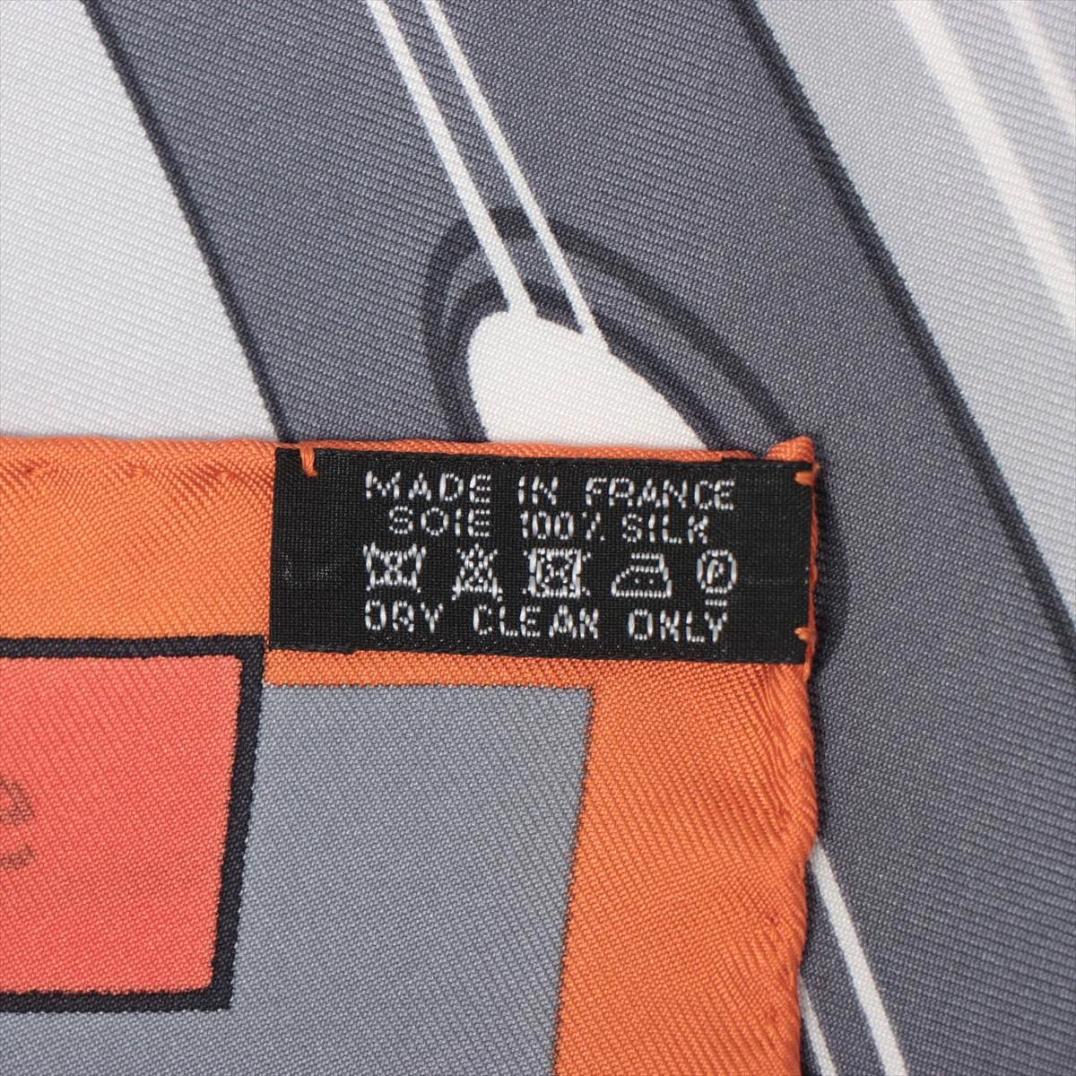 エルメス カレ90 Space Shopping au Faubourg フォーブールでの