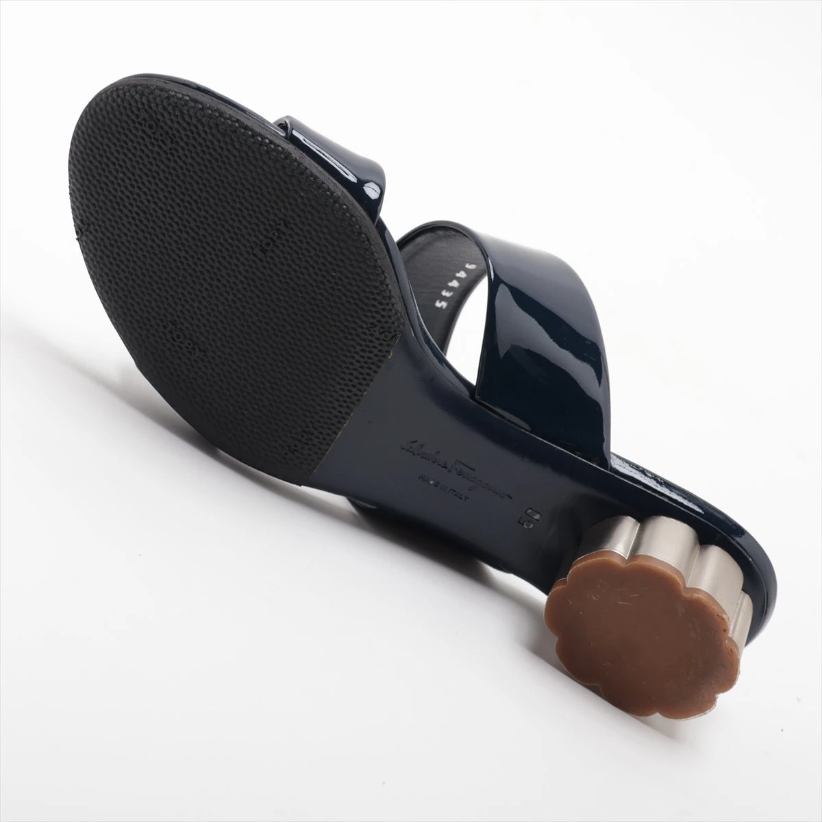 ★Ferragamo★パテントレザーサンダル★8/5D フェラガモ パテントレザー サンダル 5D レディース ネイビー