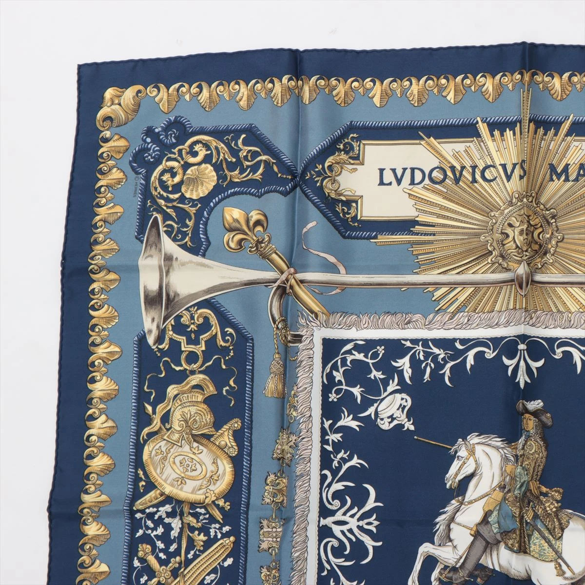 HERMES　エルメス　カレ90　白い馬に跨ったルイ14世　素材タグ付き　シルク エルメス スカーフ カレ90 白い馬に乗ったルイ14世 SILK100