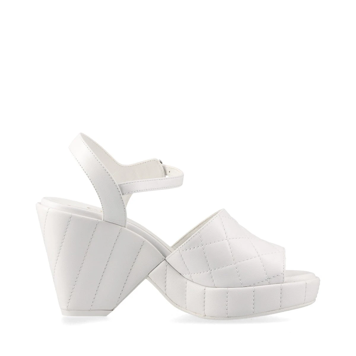 シャネル　35 サンダル CHANEL Sandals Shoes Leather Black Gold Thong Sandals Size35