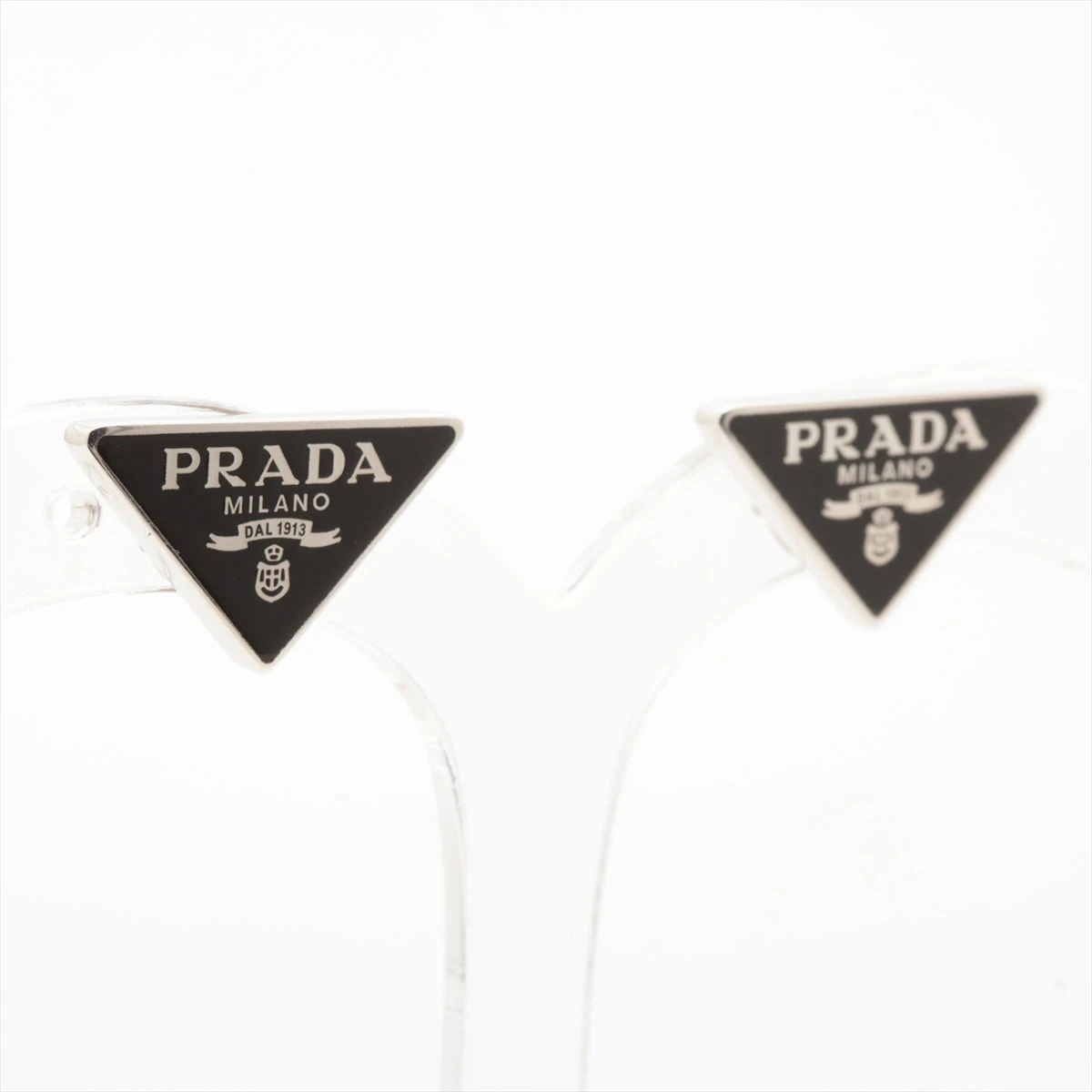 専用★新品PRADAプラダロゴ刻印ピアスゴールド両耳 三越伊勢丹 | PRADA/プラダ_Women通販 | メタル ピアス【送料