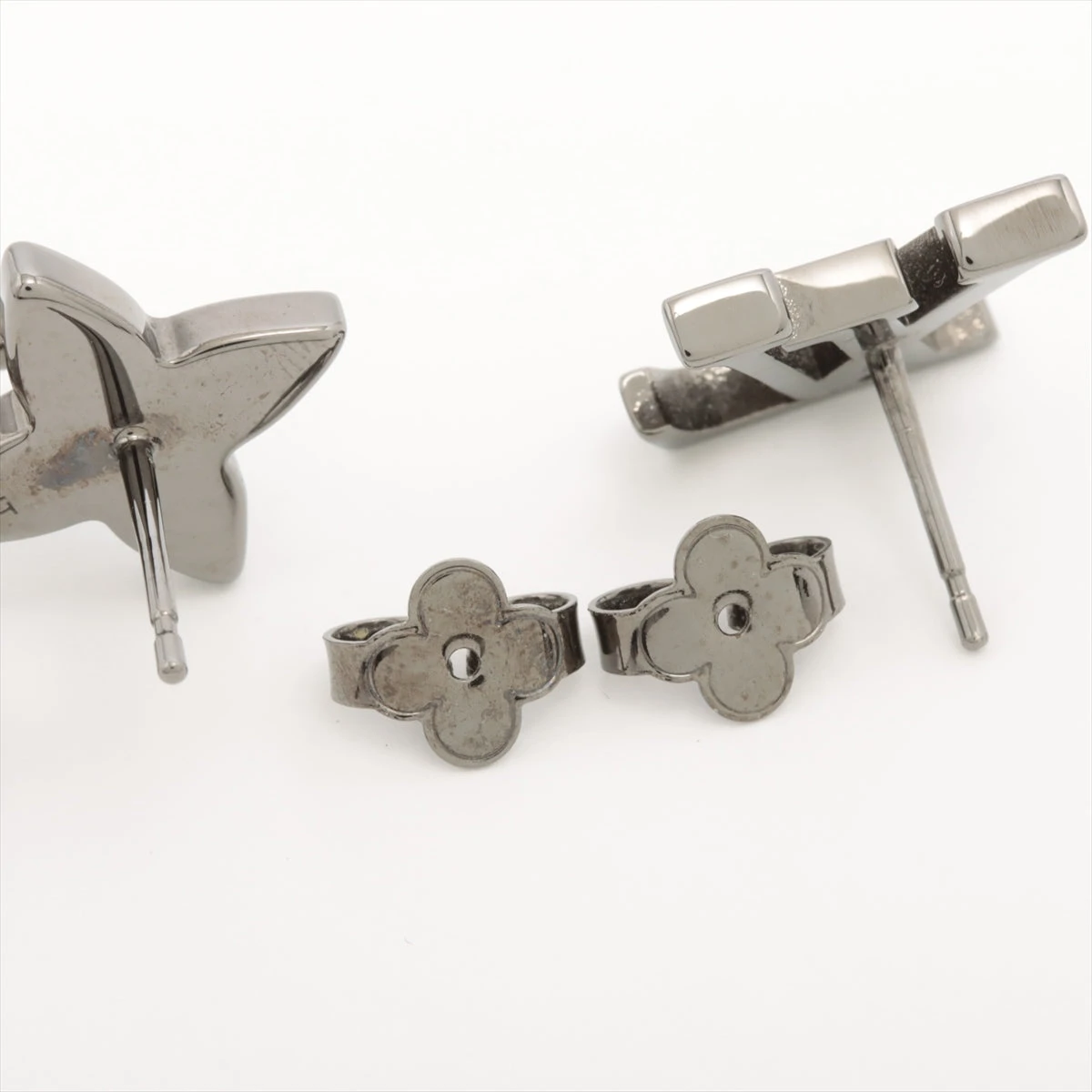 ルイヴィトンピアス ブックル・モノグラム ビーズ M00320 【公式通販】