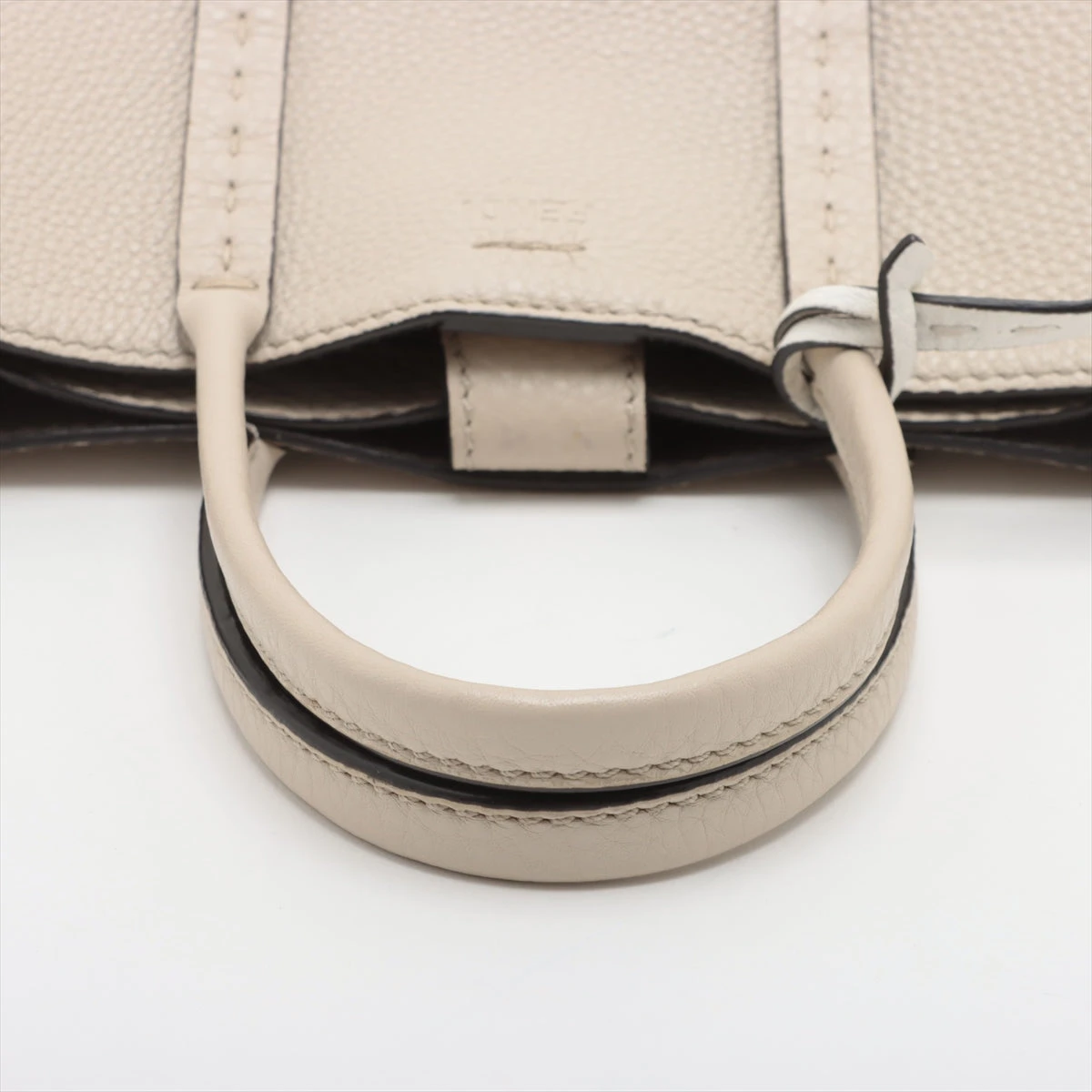 FENDI フェンディ セレリア 白 レザー ハンドバッグ ロゴ刻印 保存袋付き FENDI フェンディ セレリア 白 レザー ハンドバッグ ロゴ刻印