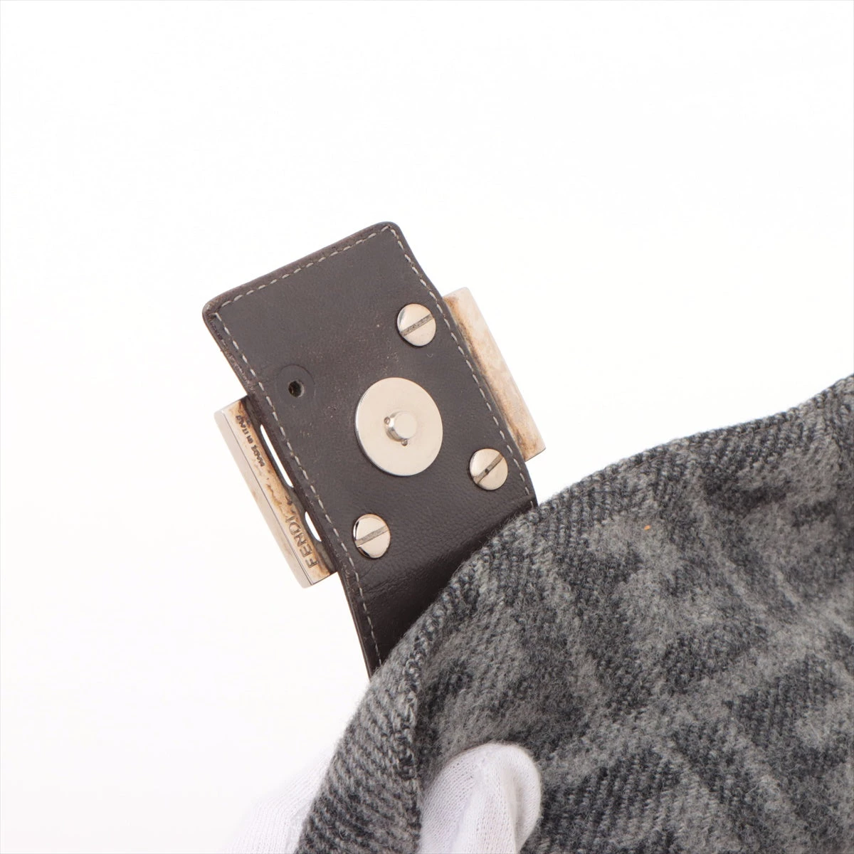 FENDI マンマバッグ　カシミヤ100% グレー ショルダーバッグ フェンディ ズッカ マンマバケット カシミヤ ワンショルダー