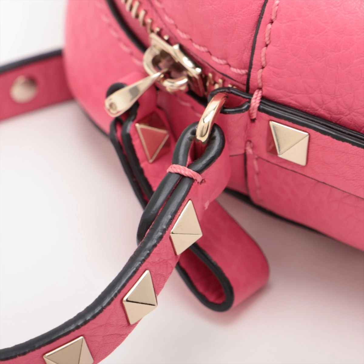 ヴァレンティノ　ガラヴァーニ　ミニショルダーバッグ　ロックスタッズ　ピンク VALENTINO GARAVANI】ヴァレンティノガラヴァーニ『ロック