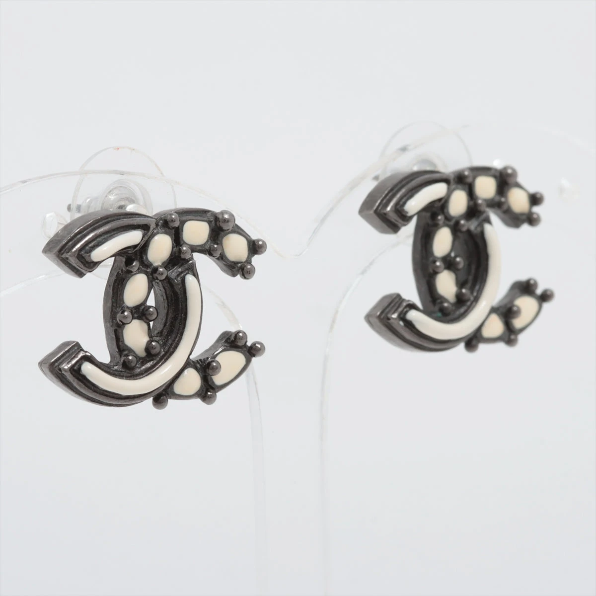 シャネル ロゴ ピアス(両耳用) chanel-abd766n.jpg