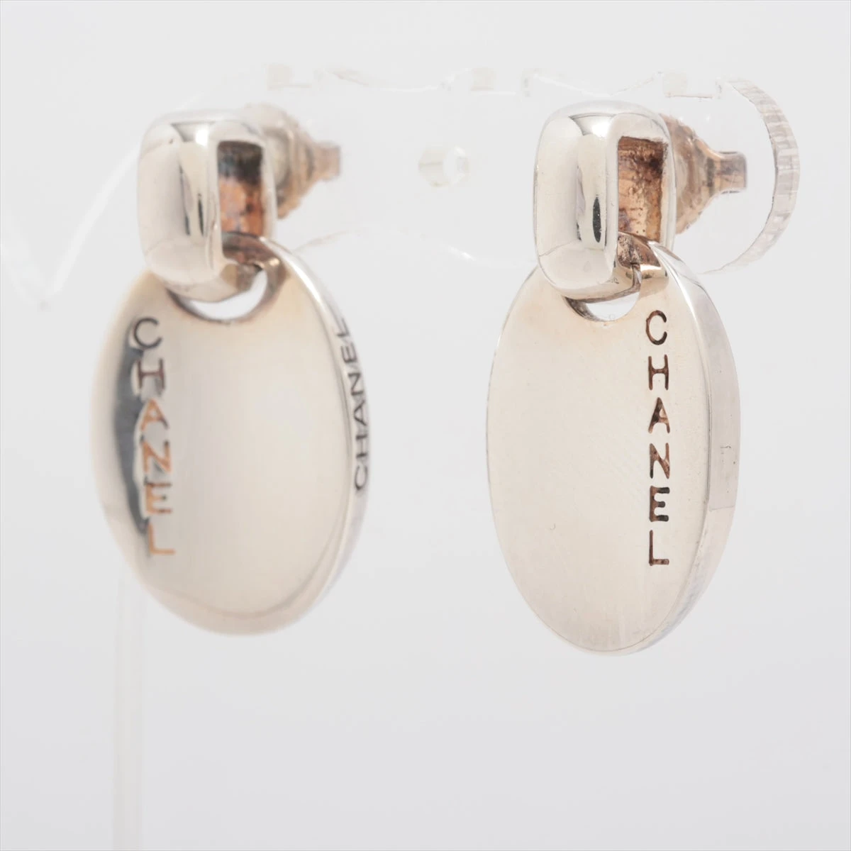 CHANEL シルバー ロゴ ピアス(両耳用) Chanel シルバー ロゴ ピアス(両耳用)