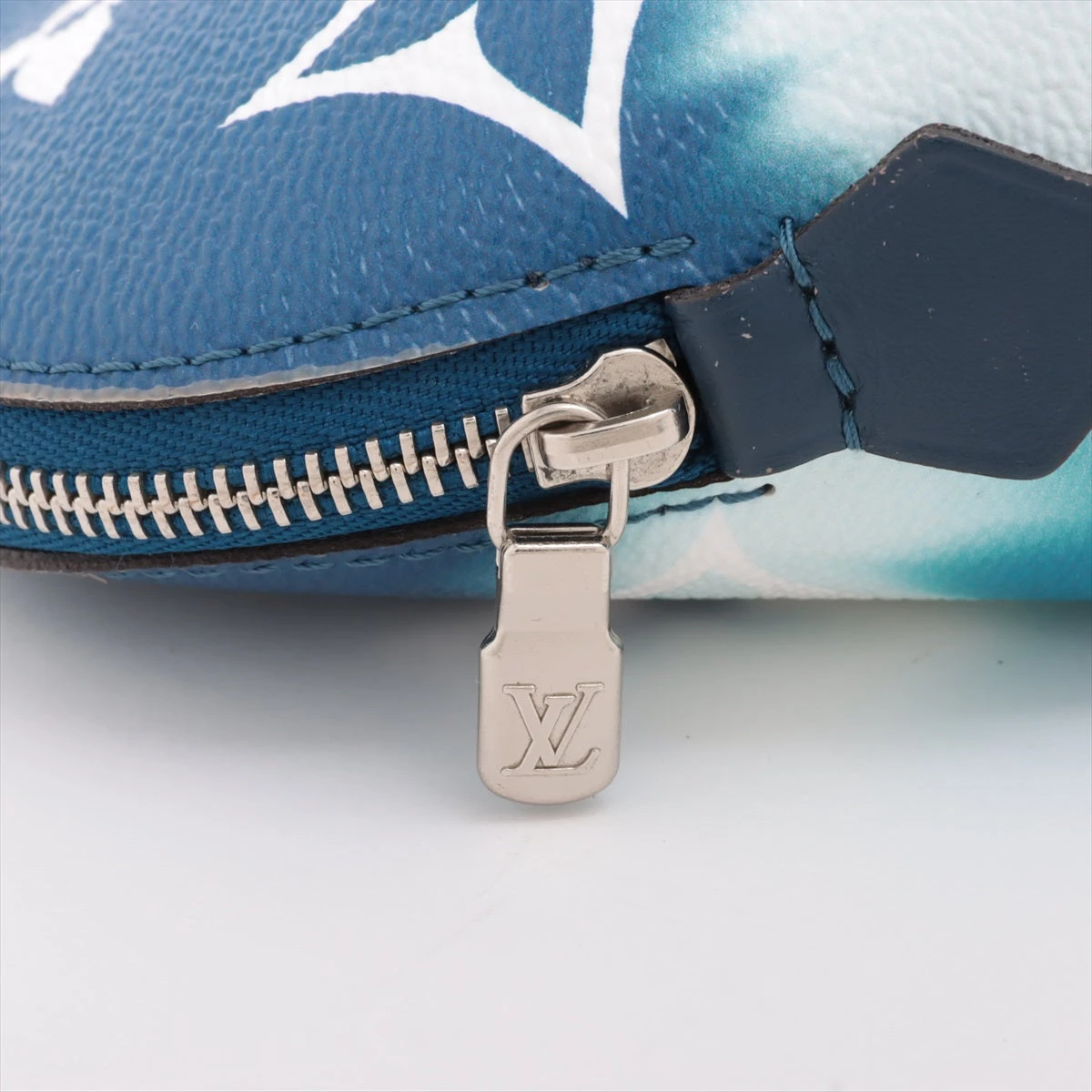 ヴィトン LVエスカル ポシェット コスメティック M69138 ブルー ポーチ  