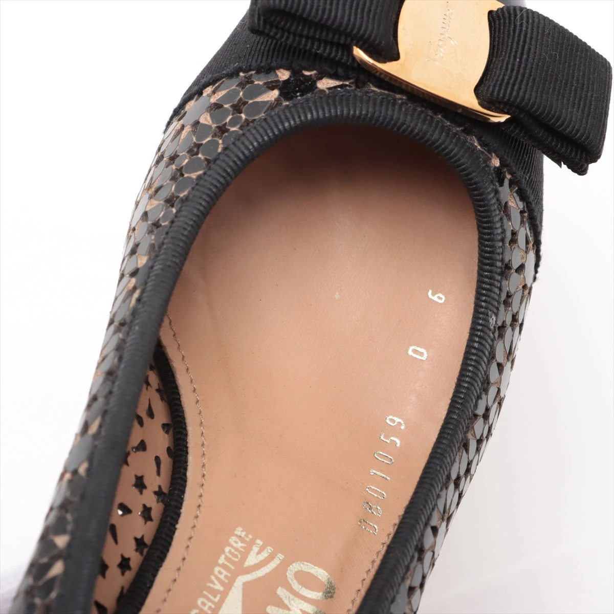 フェラガモ ヴァラ レザー×パテント パンプス 6 レディース ブラック