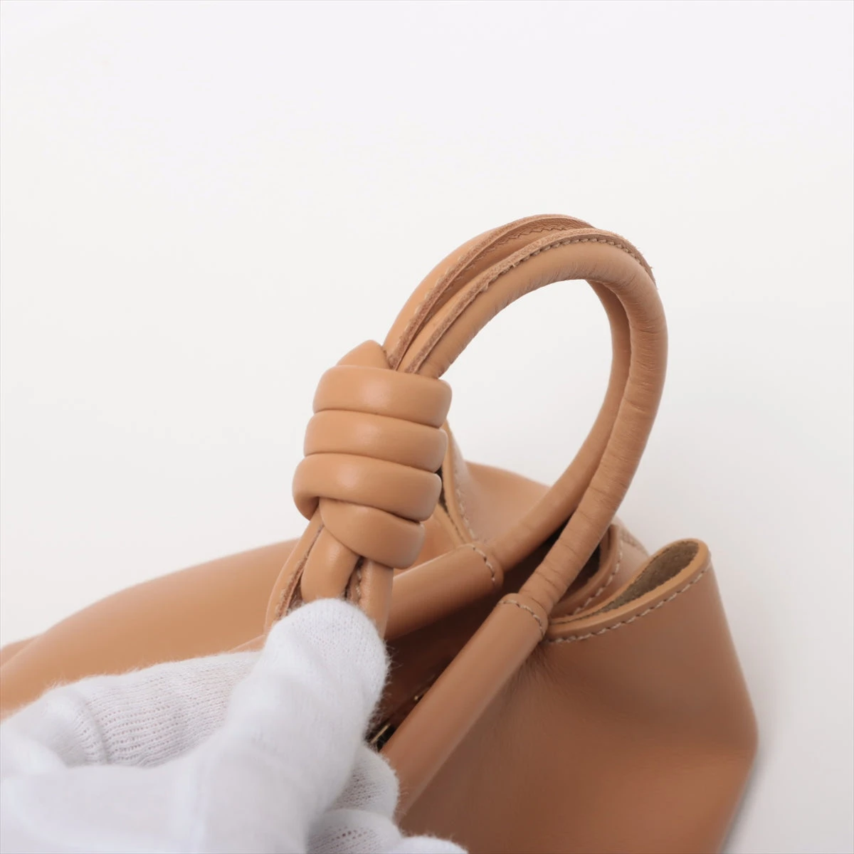 ロエベ レザー パセオ 2way バッグ りょうが魅せるロエベ。相反する美が共生する「パセオ