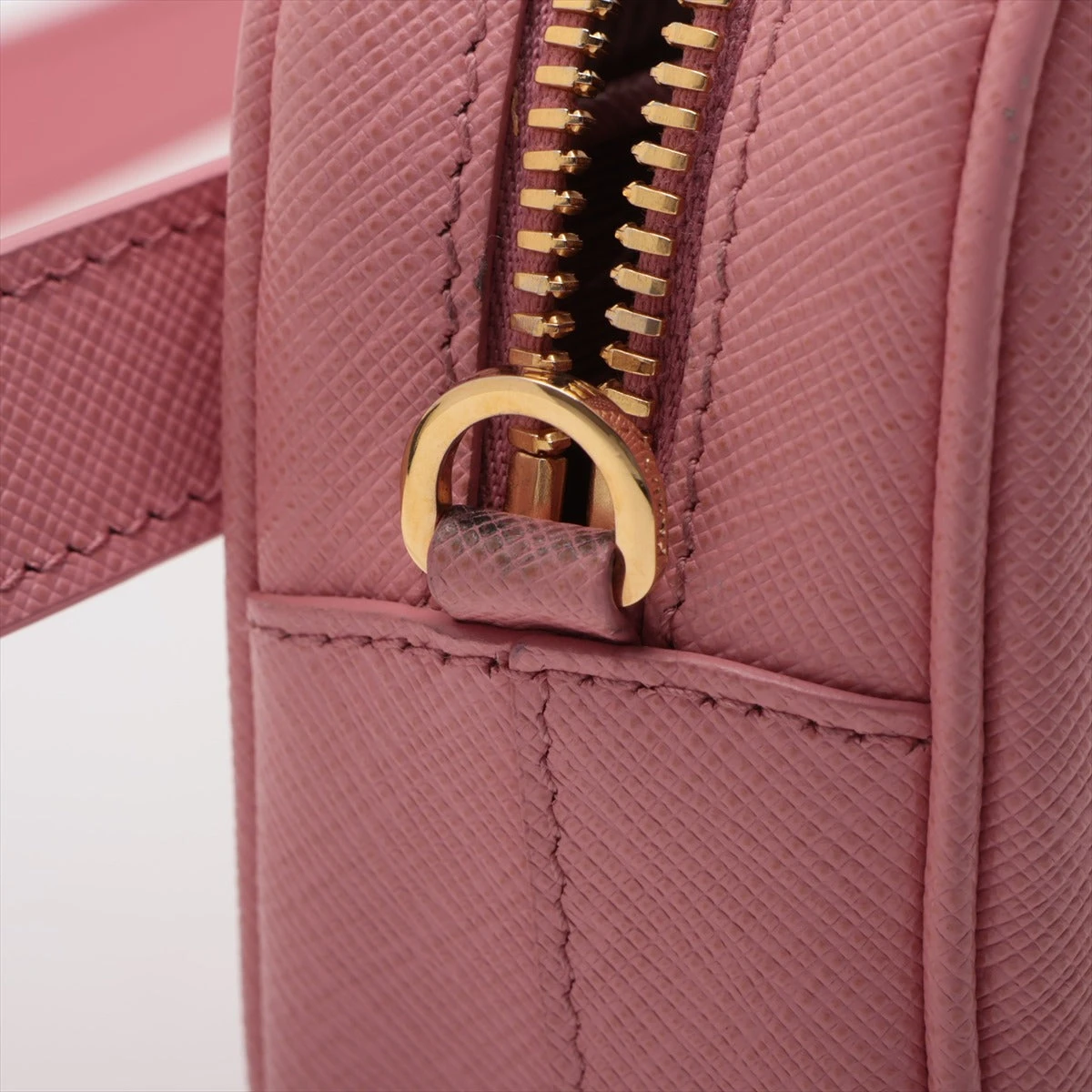 現行モデル✨プラダ　モノクローム　2way サフィアーノ　ピンク　ショルダー プラダ サフィアーノラクス 2WAYショルダーバッグ ピンク 1BL007