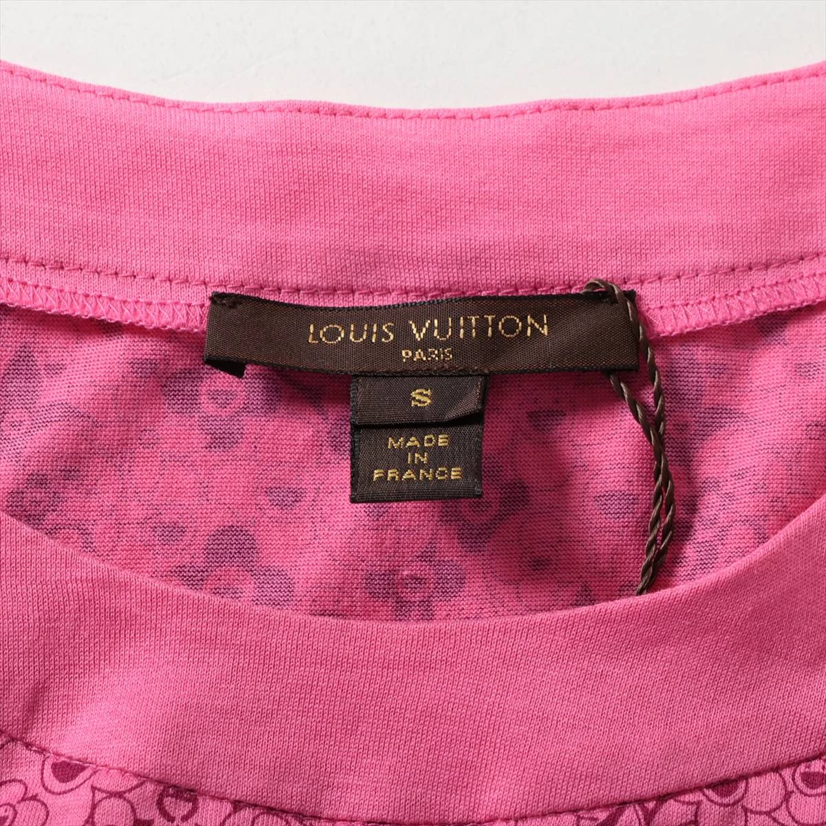 美品★LOUIS VUITTON★チャーム付きTシャツ★ピンク★M 美品☆LOUIS VUITTON☆チャーム付きTシャツ☆ピンク☆M
