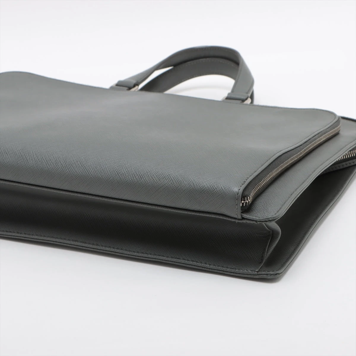 美品 プラダ ビジネスバッグ サフィアーノレザー 三角タグ A4 ハンド 灰色 PRADA 極 美品 希少品 プラダ 三角ロゴ 金具 サフィアーノ
