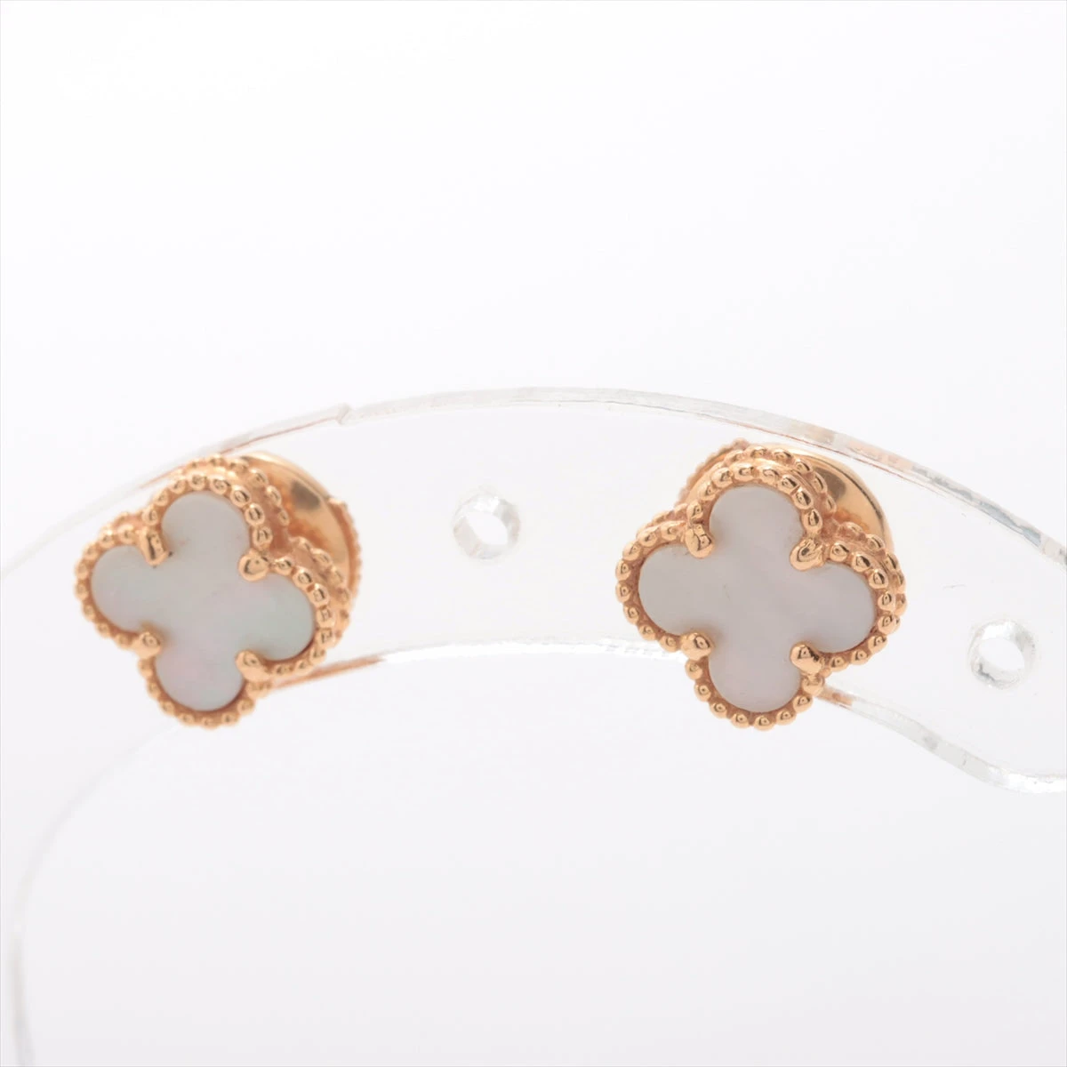 ヴァンクリーフ&アーペル スウィートアルハンブラ シェル ピアス 750