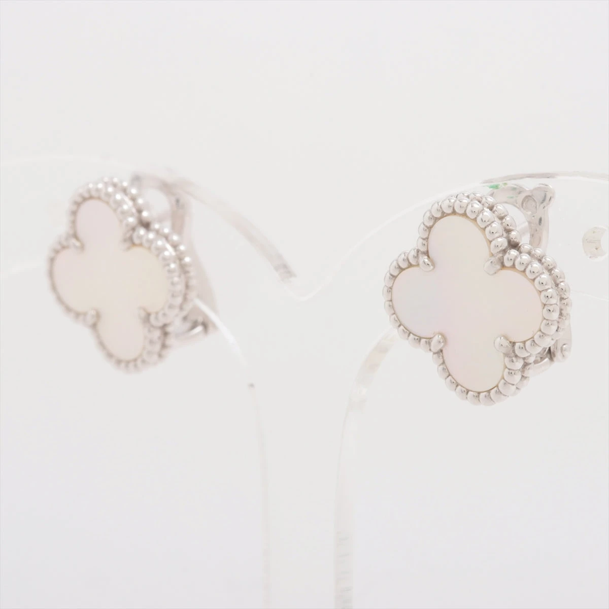 ヴァンクリーフ&アーペル ヴィンテージアルハンブラ シェル ピアス 750