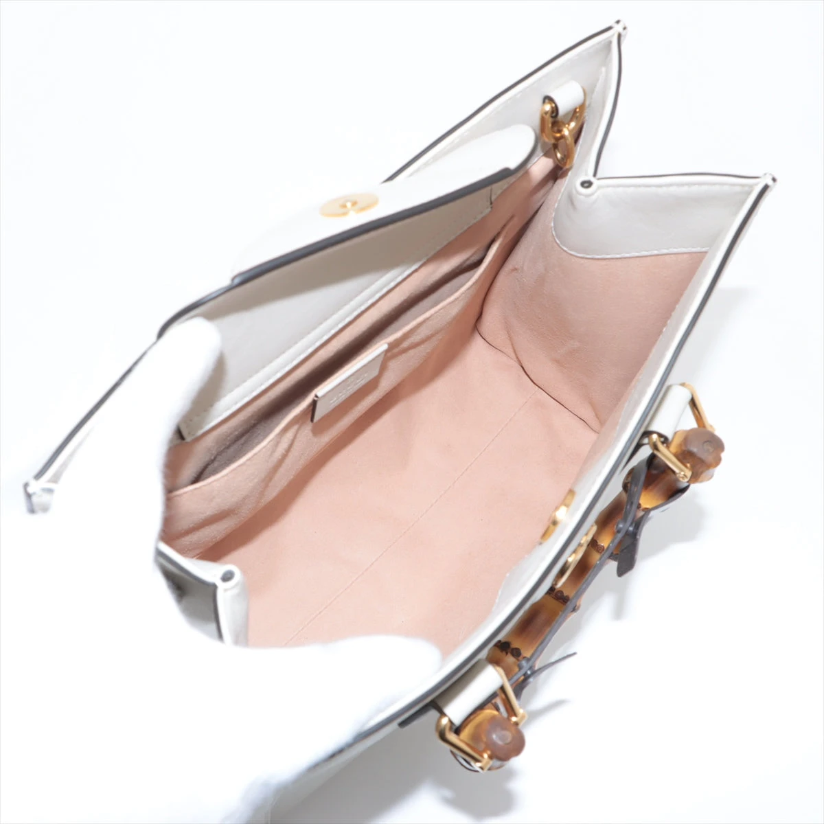 入手困難色✨グッチ　ハンドバッグ　ダイアナ　バンブー　レザー　ホワイト 入手困難色✨グッチ ハンドバッグ ダイアナ バンブー レザー ホワイト