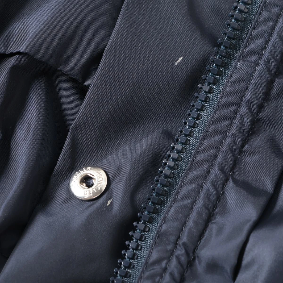 モンクレール ナイロンパッドジャケット ベージュ／ネイビー MONCLER (モンクレール) 撥水 レザーロゴパッチ フルジップ