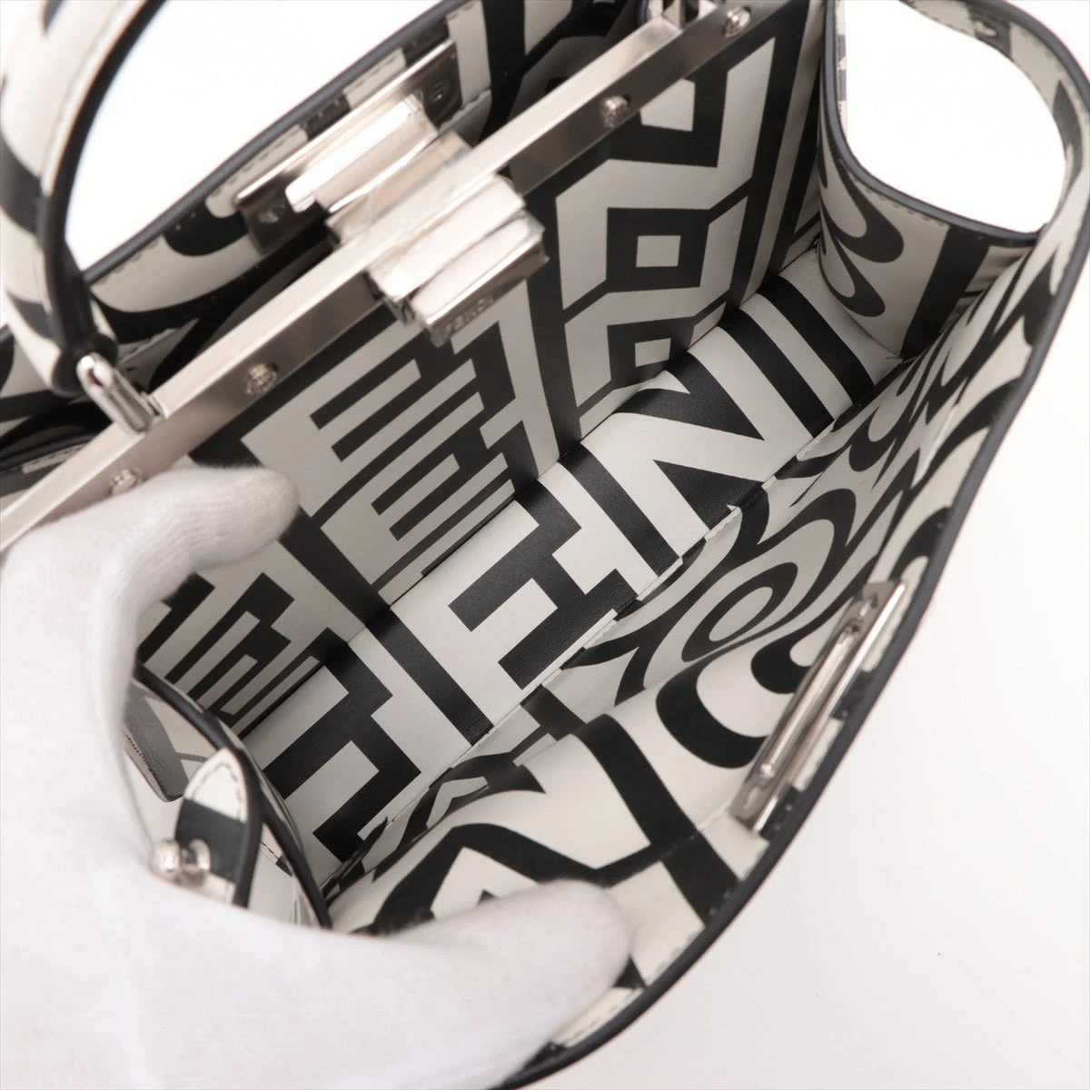 フェンディ ピーカブー アイシーユー スモール レザー ハンドル