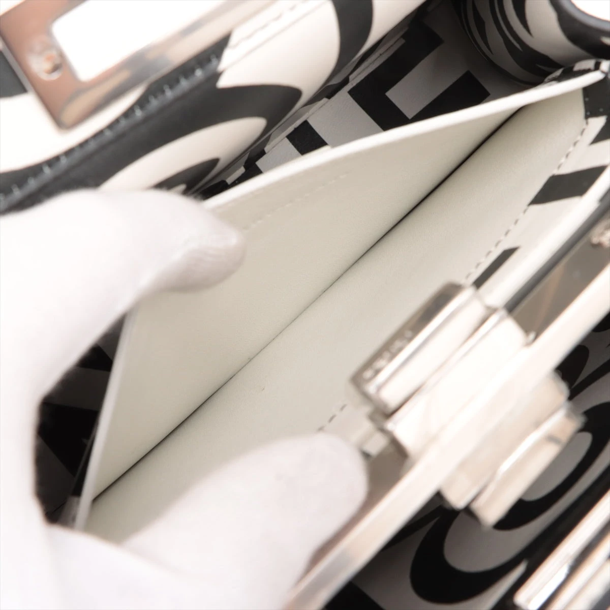 フェンディ ピーカブー アイシーユー スモール レザー ハンドル