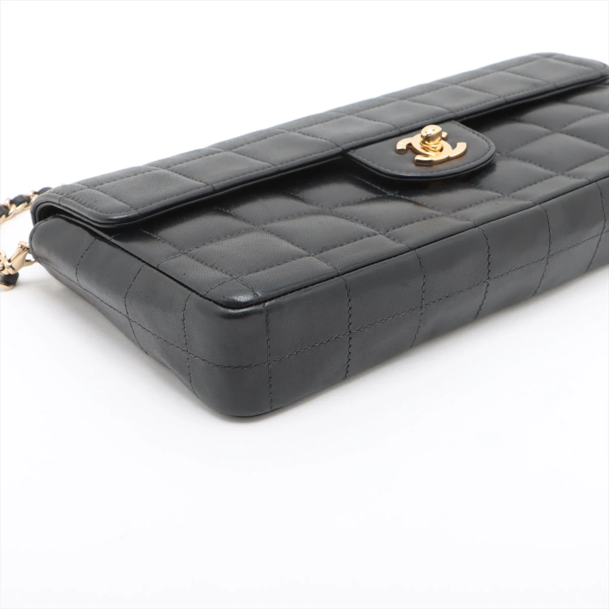 CHANELチョコバーラムショルダーバッグA-8042