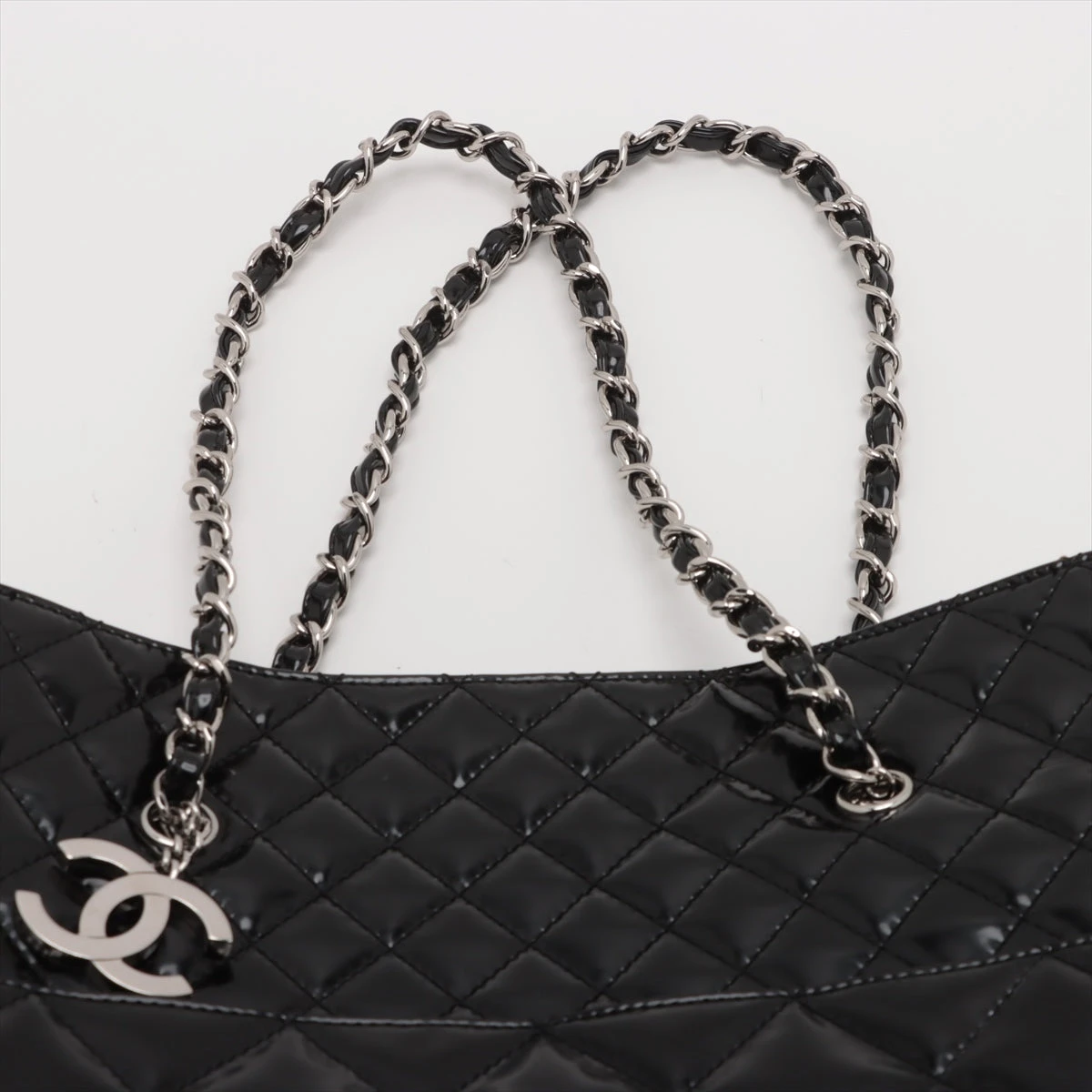 シャネル マトラッセ パテントレザー チェーントートバッグ ブラック