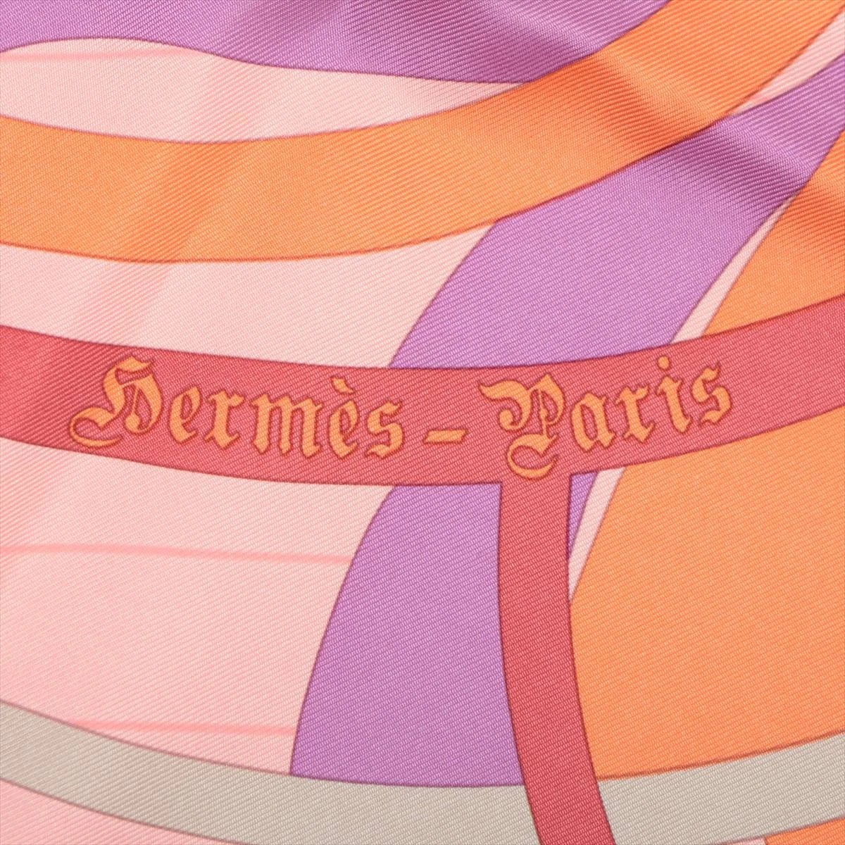 HERMES エルメス カレ90 スカーフ ピンクベージュパステル系 シルク HERMES エルメス カレ90 スカーフ ピンクベージュパステル系 シルク