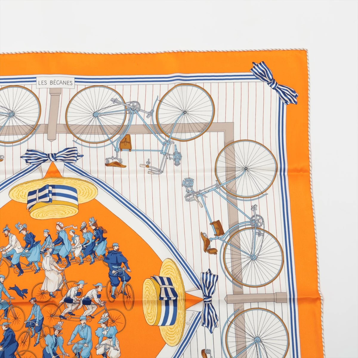 HERMES　エルメス　ヴィンテージ　LES BECANES　シルク　スカーフ HERMES Silk Vintage Les Becanes Scarf 70 Orange White Bleu