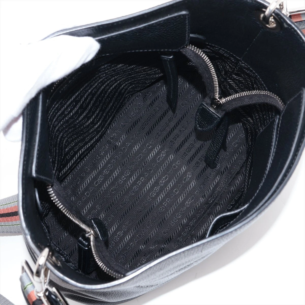 PRADA●ビテロピニックスショルダーバック １BE057 セール】PRADA ストラップ レザーバケットバッグ 1BE057 (PRADA