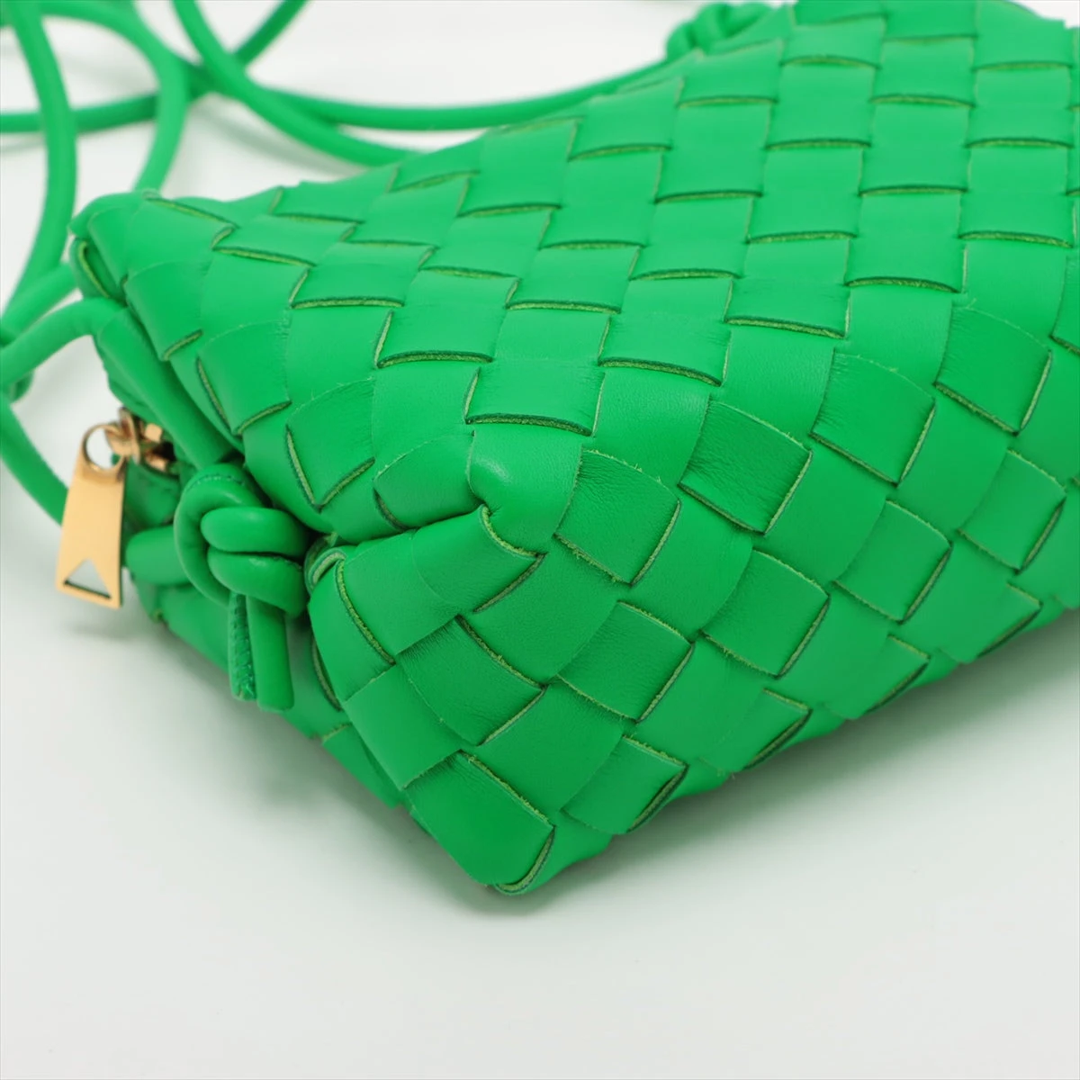 【ボッテガヴェネタ】ショルダーバッグ イントレチャート グリーン　レザー　本革 ボッテガヴェネタ イントレチャート ミニ ループ レザー ショルダー