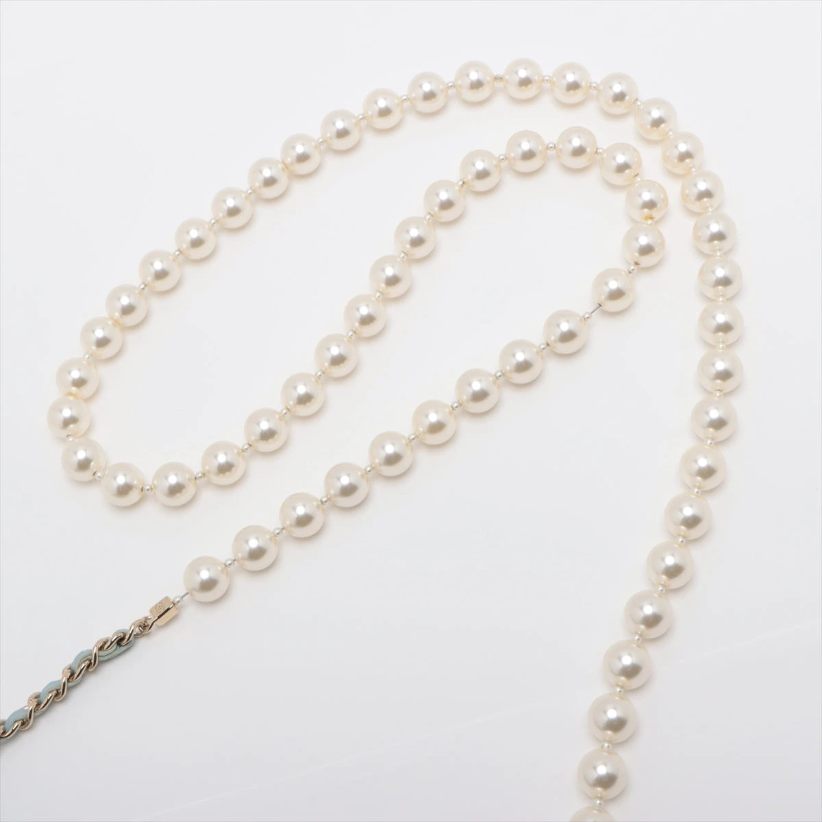 CHANEL(シャネル) 財布 マトラッセ AP2579 ライトブルー×白 コスチュームパール/ショルダーウォレット/シャンパンゴールド金具 ラムスキン×フェイクパール CHANEL - CHANEL(シャネル) 財布 マトラッセ AP2579 ライトブルー×白