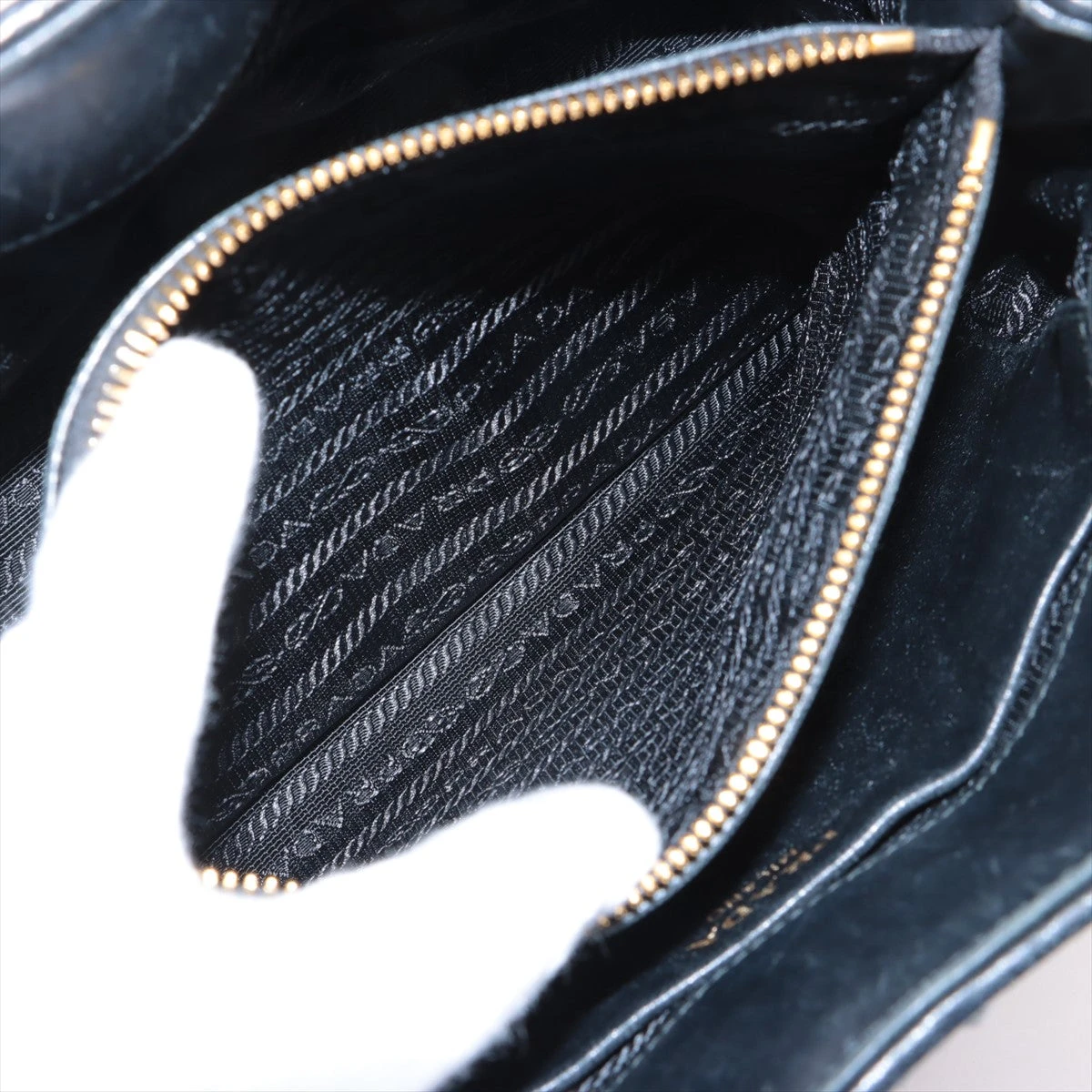 本物 プラダ ハンドバッグ レディース ナッパ ゴーフル 黒 大きめ ロゴ 本革 本物 プラダ ハンドバッグ レディース ナッパ ゴーフル 黒