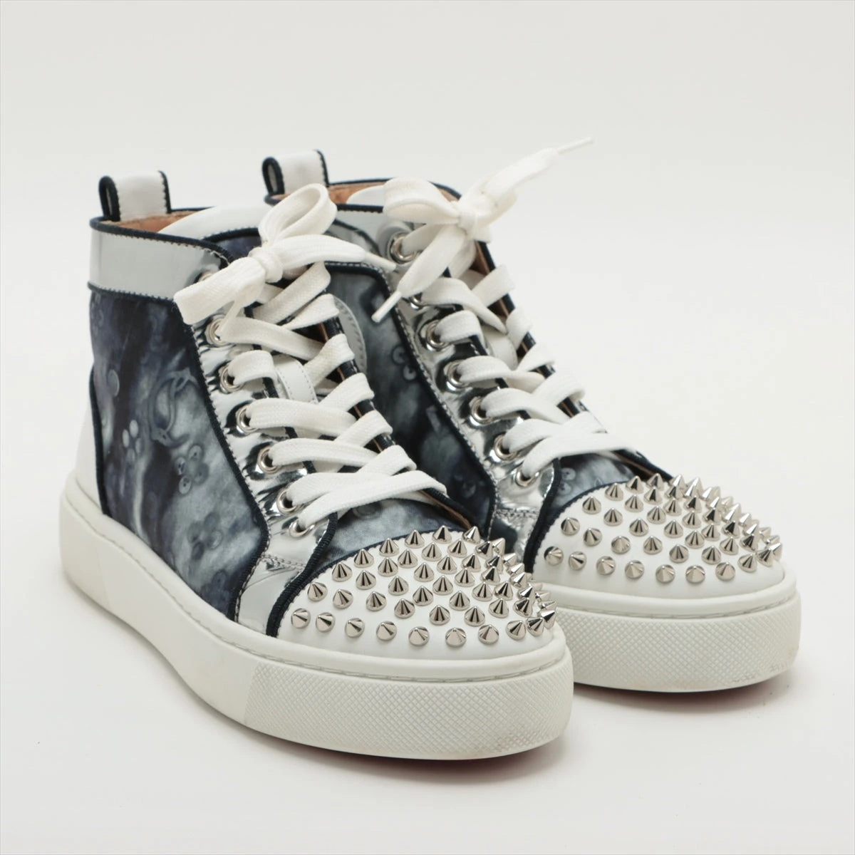 【クリスチャンルブタン】 スパイクレザー　スニーカー ホワイト　スタッズ Christian Louboutin - 【クリスチャンルブタン】スパイクレザー