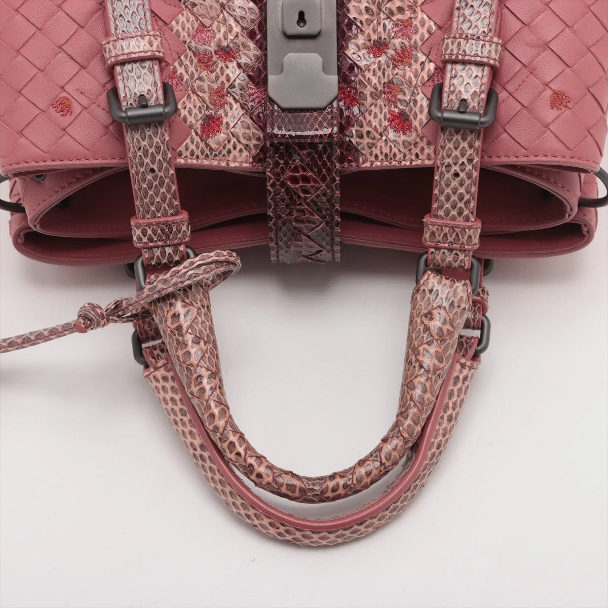 ボッテガヴェネタ イントレチャート ローマ レザー×パイソン