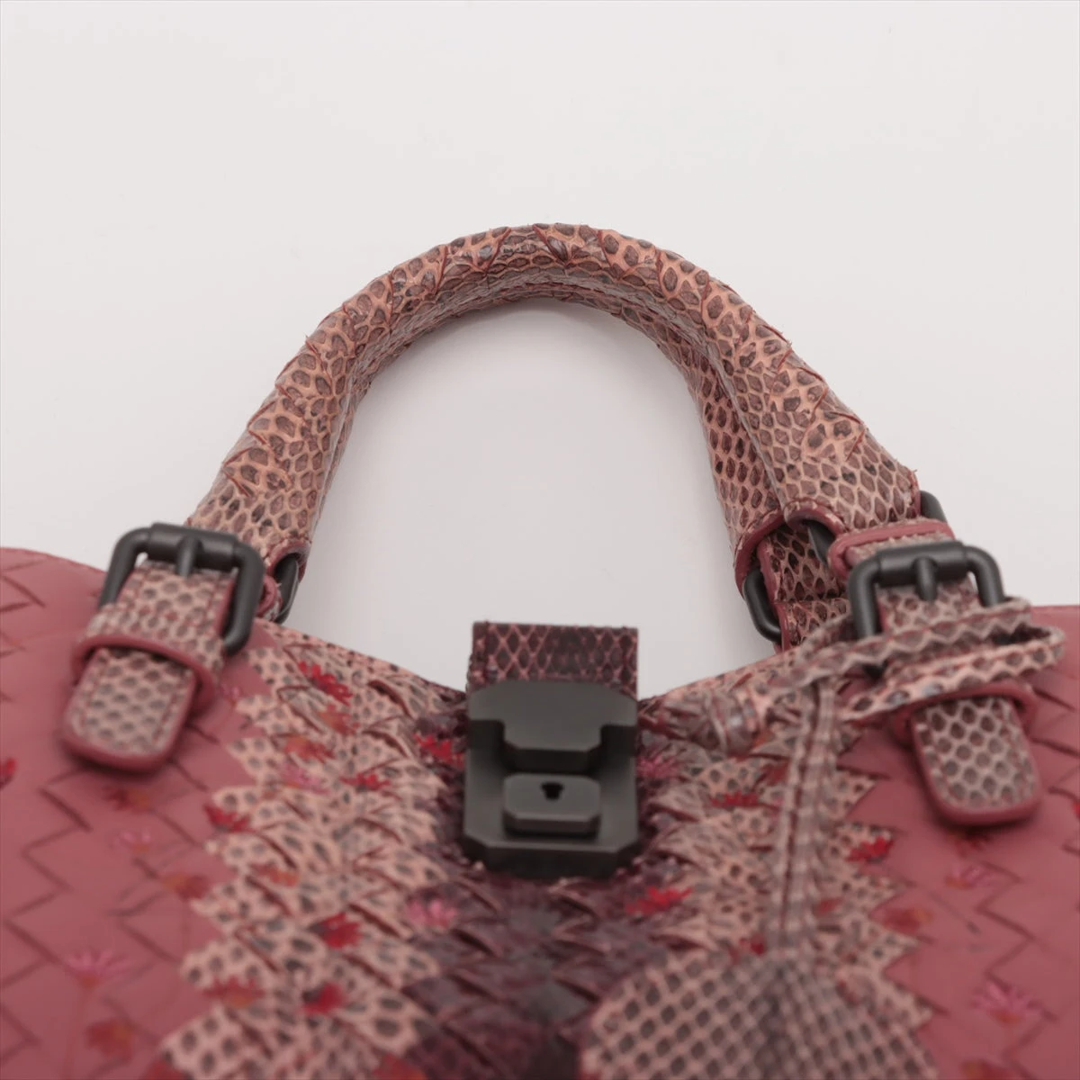 新品同様 ボッテガヴェネタ イントレチャート ローマ ラージ ハンドバッグ フォンデンテラージ イントレチャート ファスナー トートバッグ