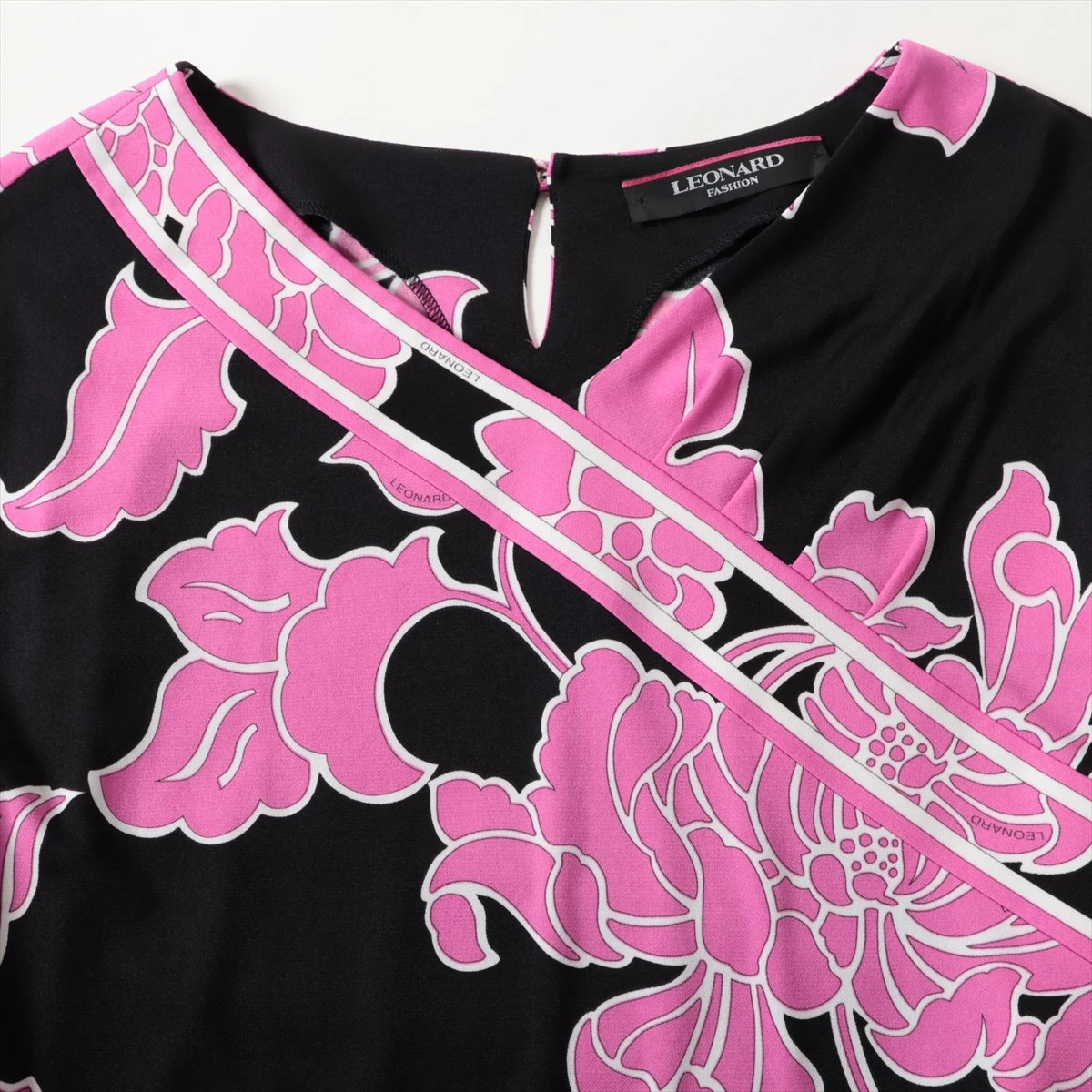 レオナール パリス 最高級ライン タグ付き ワンピース 花柄 黒 36  