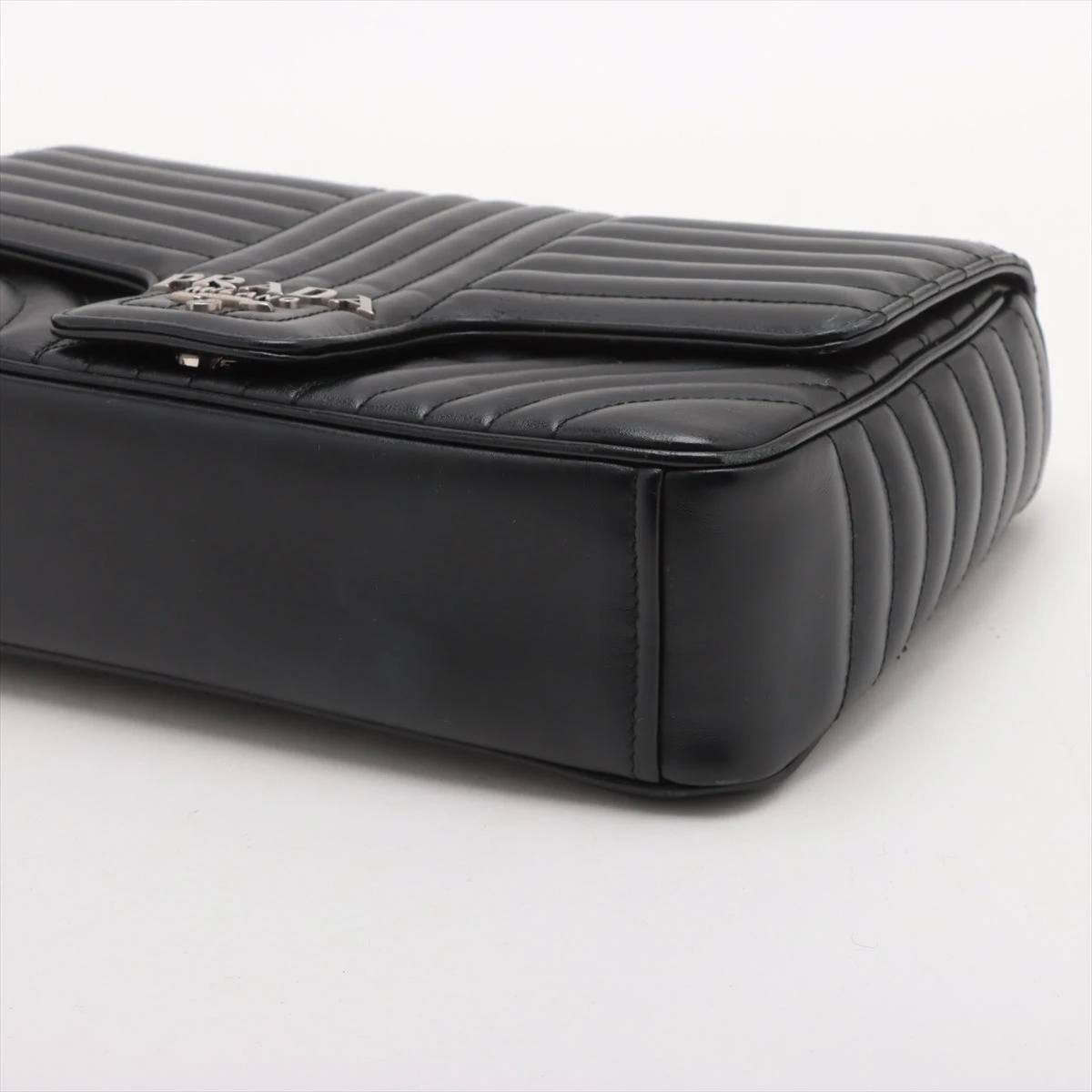 プラダ ダイアグラム レザー チェーンショルダーバッグ ブラック プラダ ダイアグラム レザー チェーンショルダーバッグ ブラック