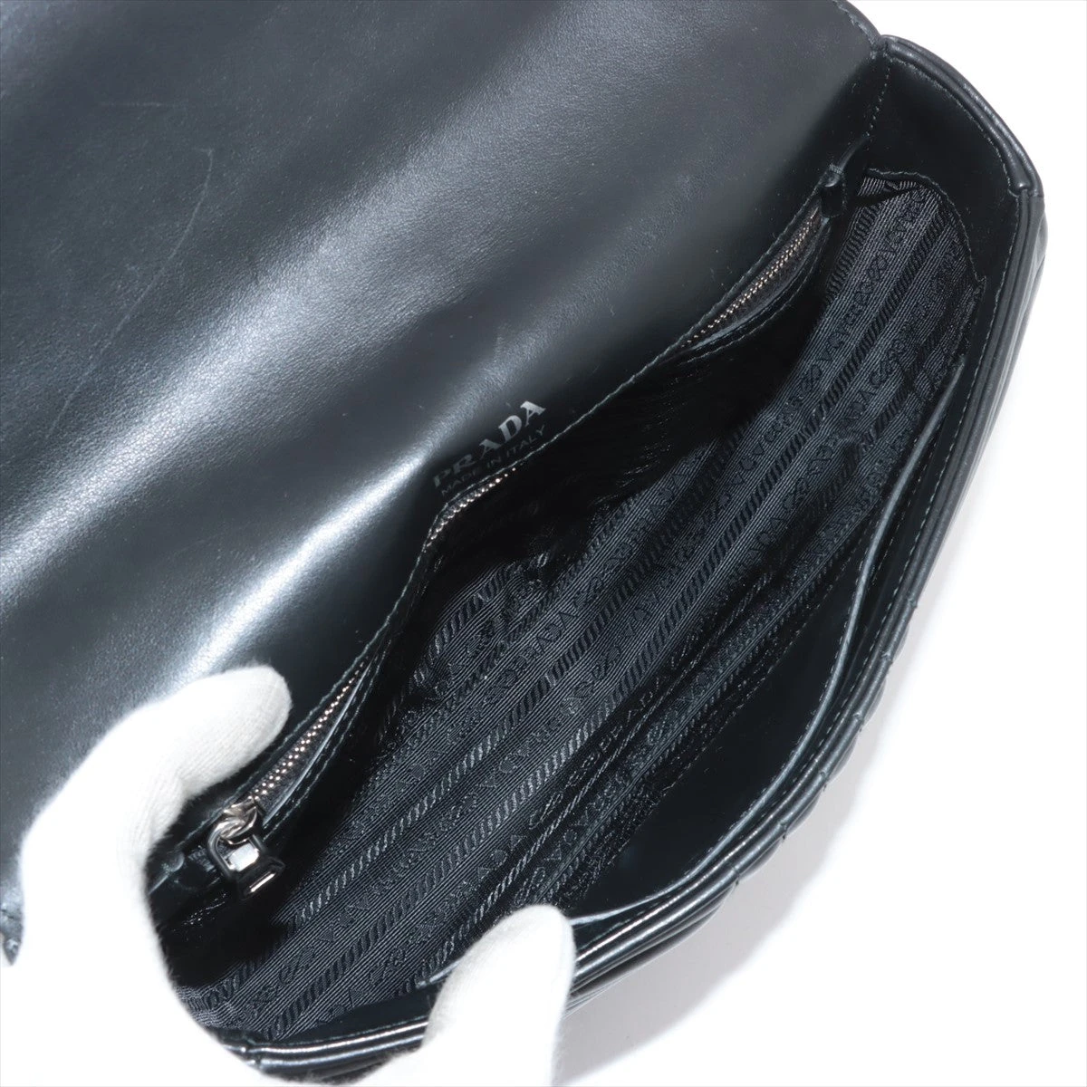 PRADA プラダ　ブラック レザーポーチ　シルバーロゴ　ダイアグラム PRADA 中古 プラダ ショルダーバッグ レディース ブランド