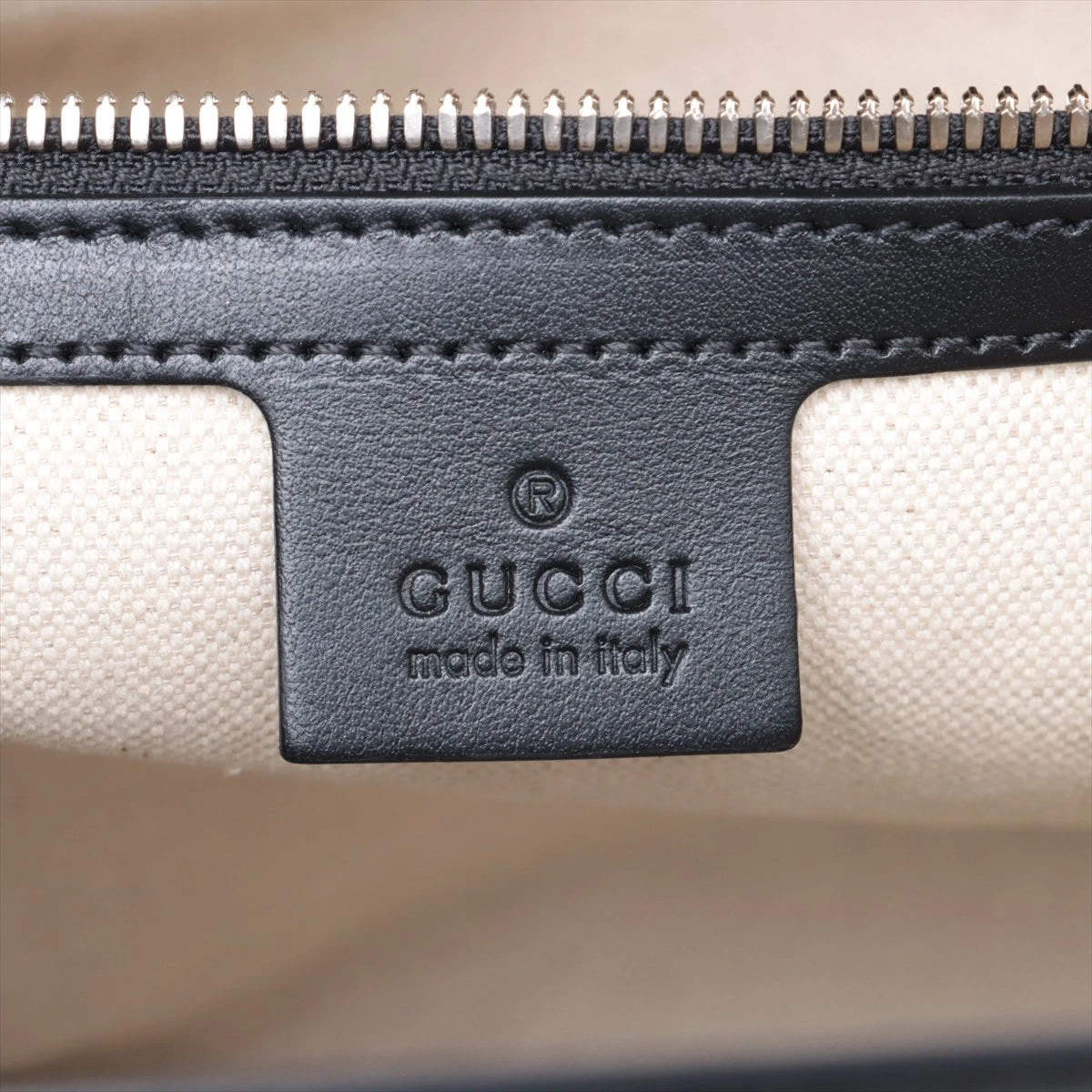 グッチ GGエンボス レザー トートバッグ ブラック 625774 A3005723